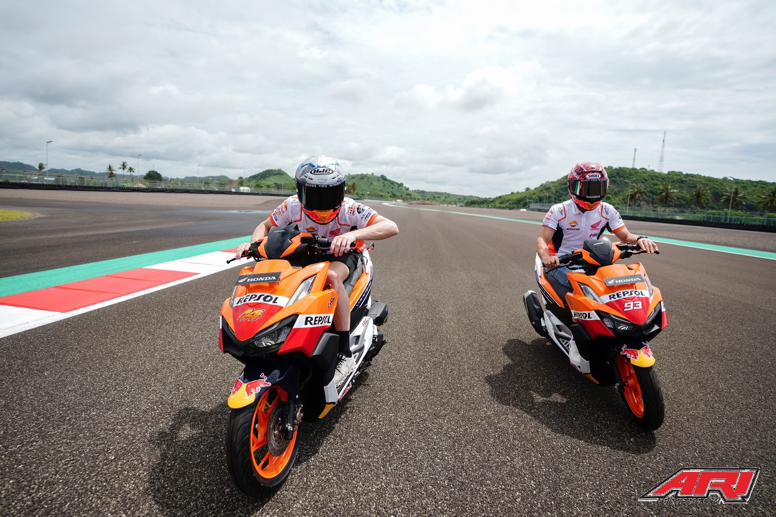 Honda Vario 160 Repsol mang phong cach xe dua anh 6