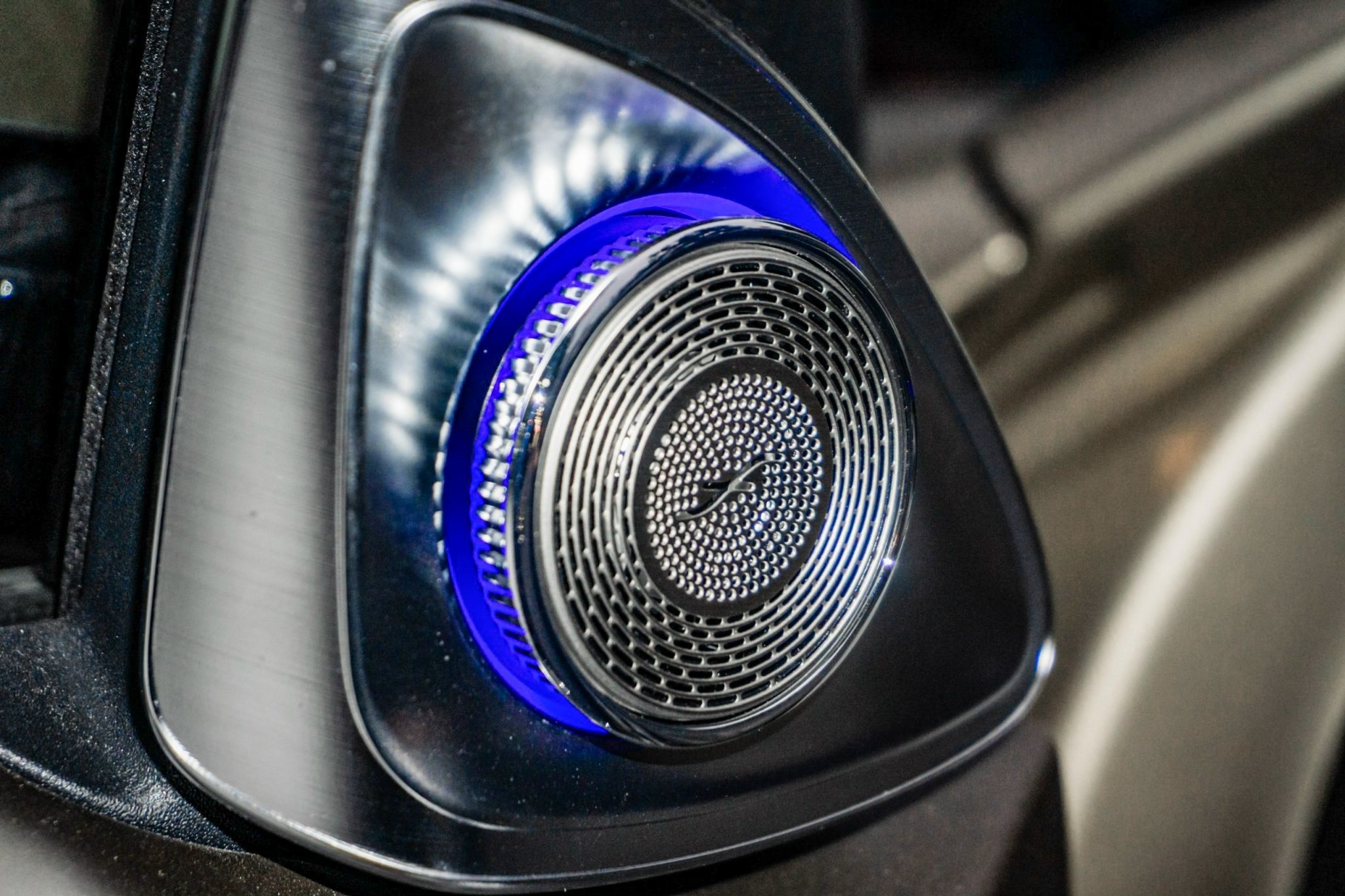 Nhung he thong am thanh tot nhat tren oto anh 3