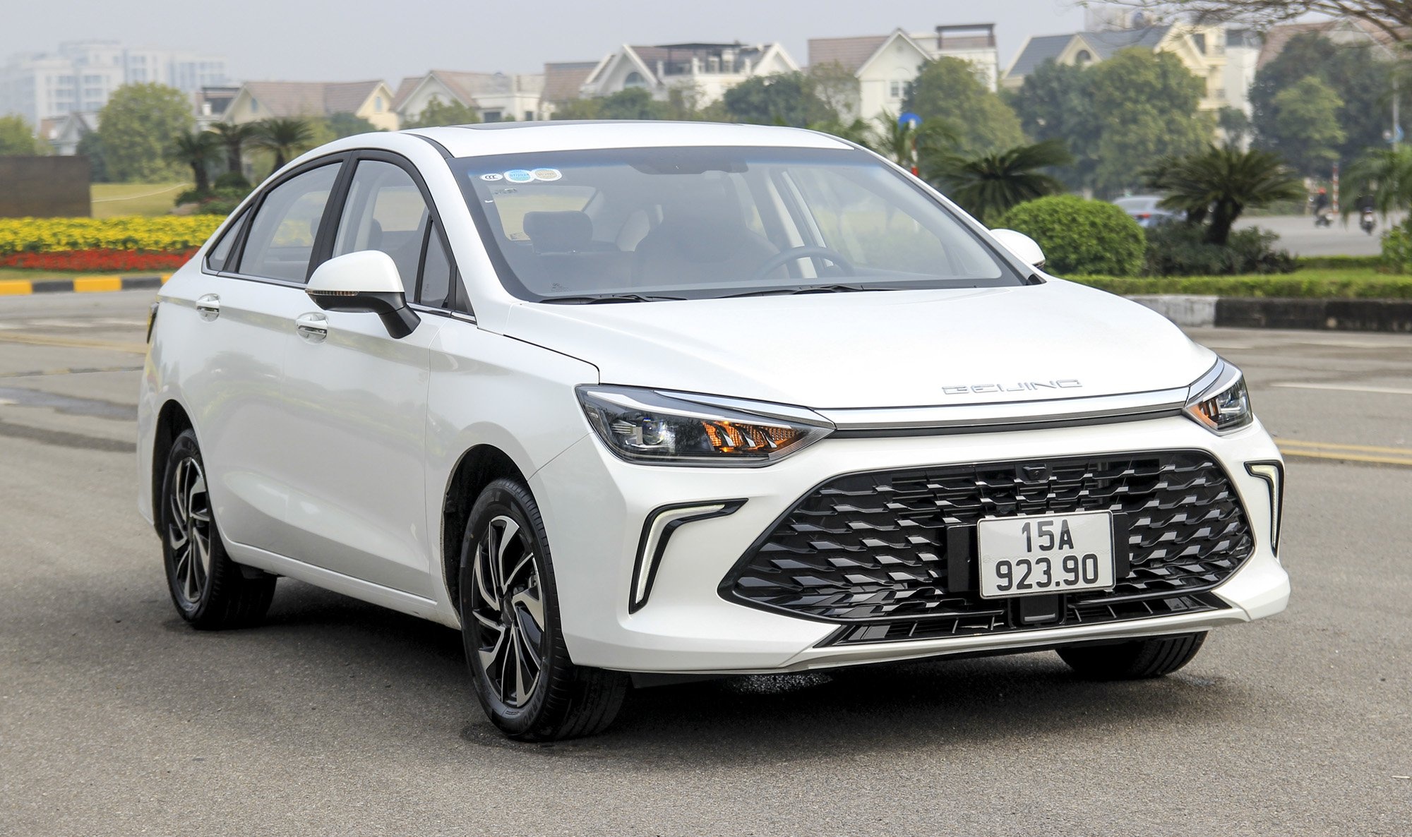 MG5 co gi vuot troi hon Beijing U5 Plus? anh 2