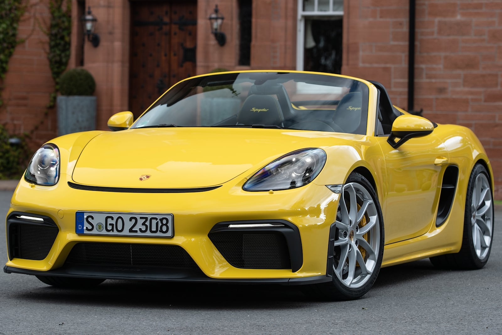 Tau cho lo xe Porsche boc chay o Dai Tay Duong anh 2