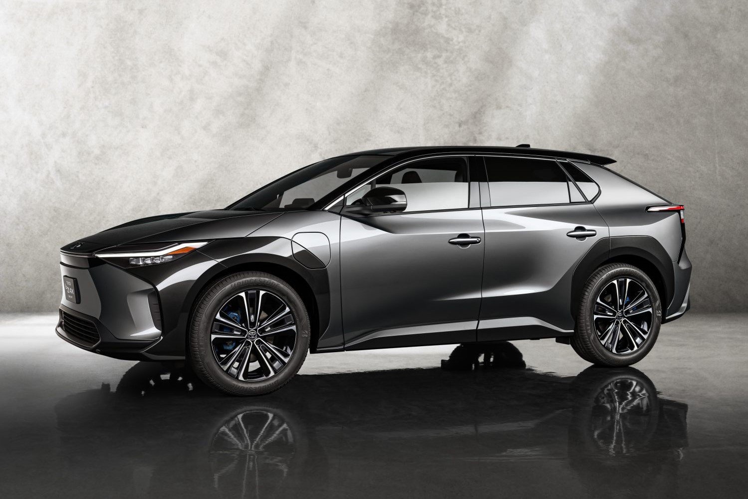 Mau xe dien Toyota bZ4X se duoc cho thue tai Nhat Ban hinh anh