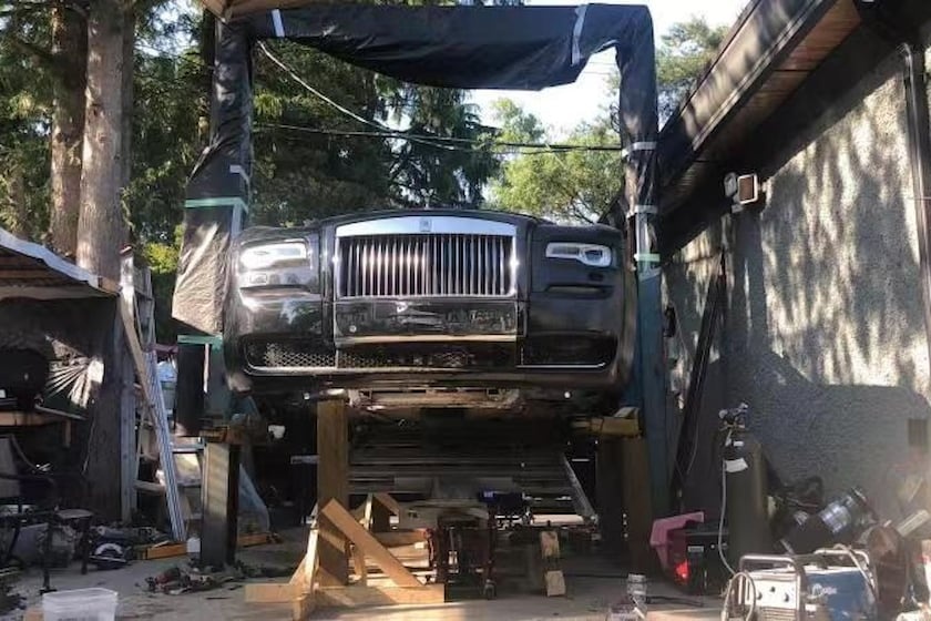 Thợ độ Canada biến Rolls-Royce Wraith thành xe điện ảnh 4 Tho do Canada bien Rolls-Royce Wraith thanh xe dien anh 4