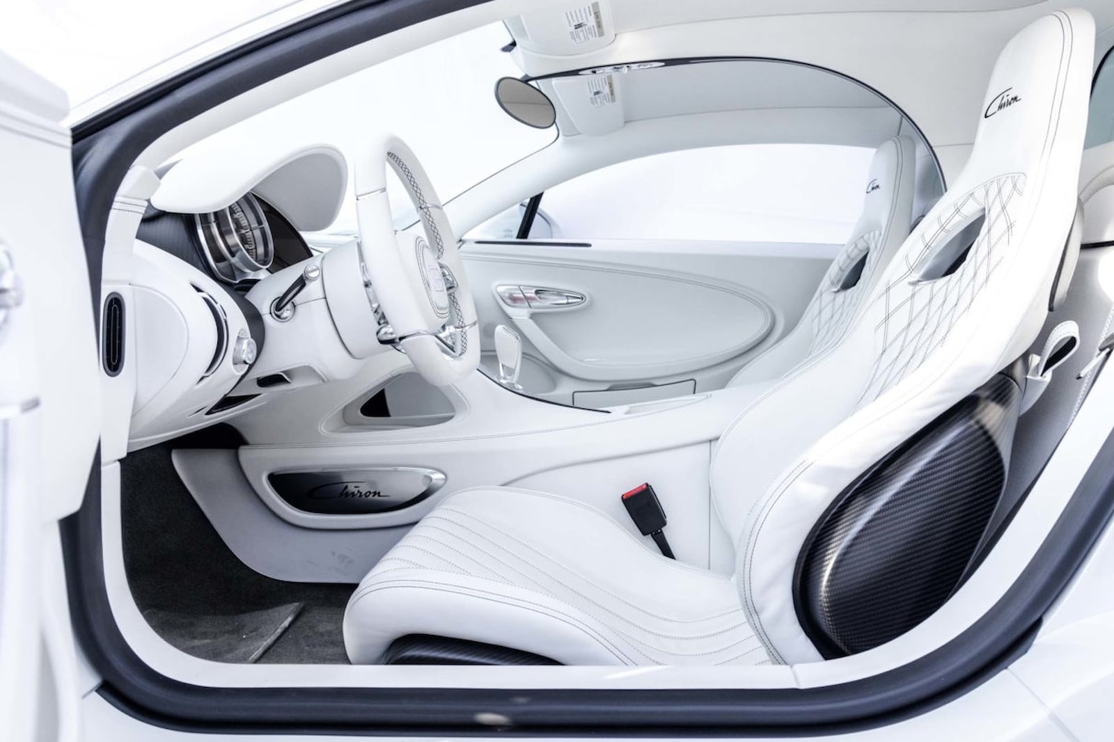 Rapper Post Malone rao ban sieu xe Bugatti Chiron anh 6