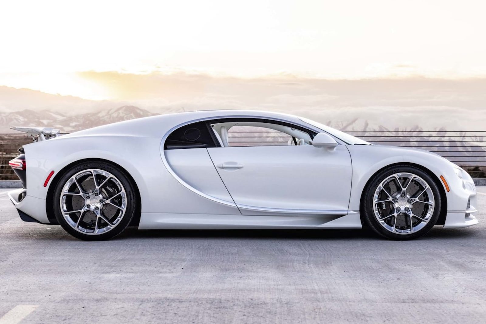 Rapper Post Malone rao bán siêu xe Bugatti Chiron ảnh 12 Rapper Post Malone rao ban sieu xe Bugatti Chiron anh 12