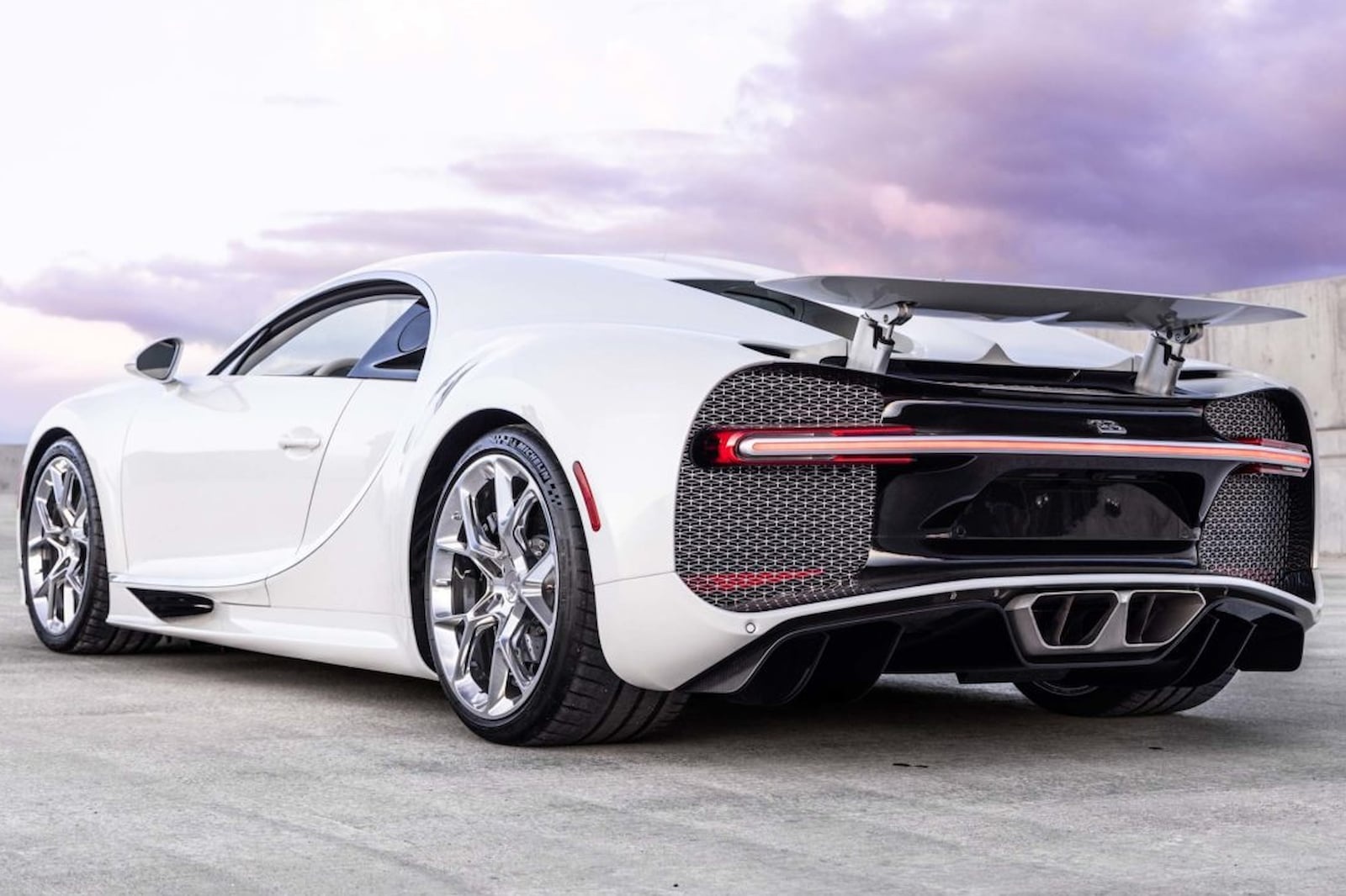 Rapper Post Malone rao ban sieu xe Bugatti Chiron anh 11