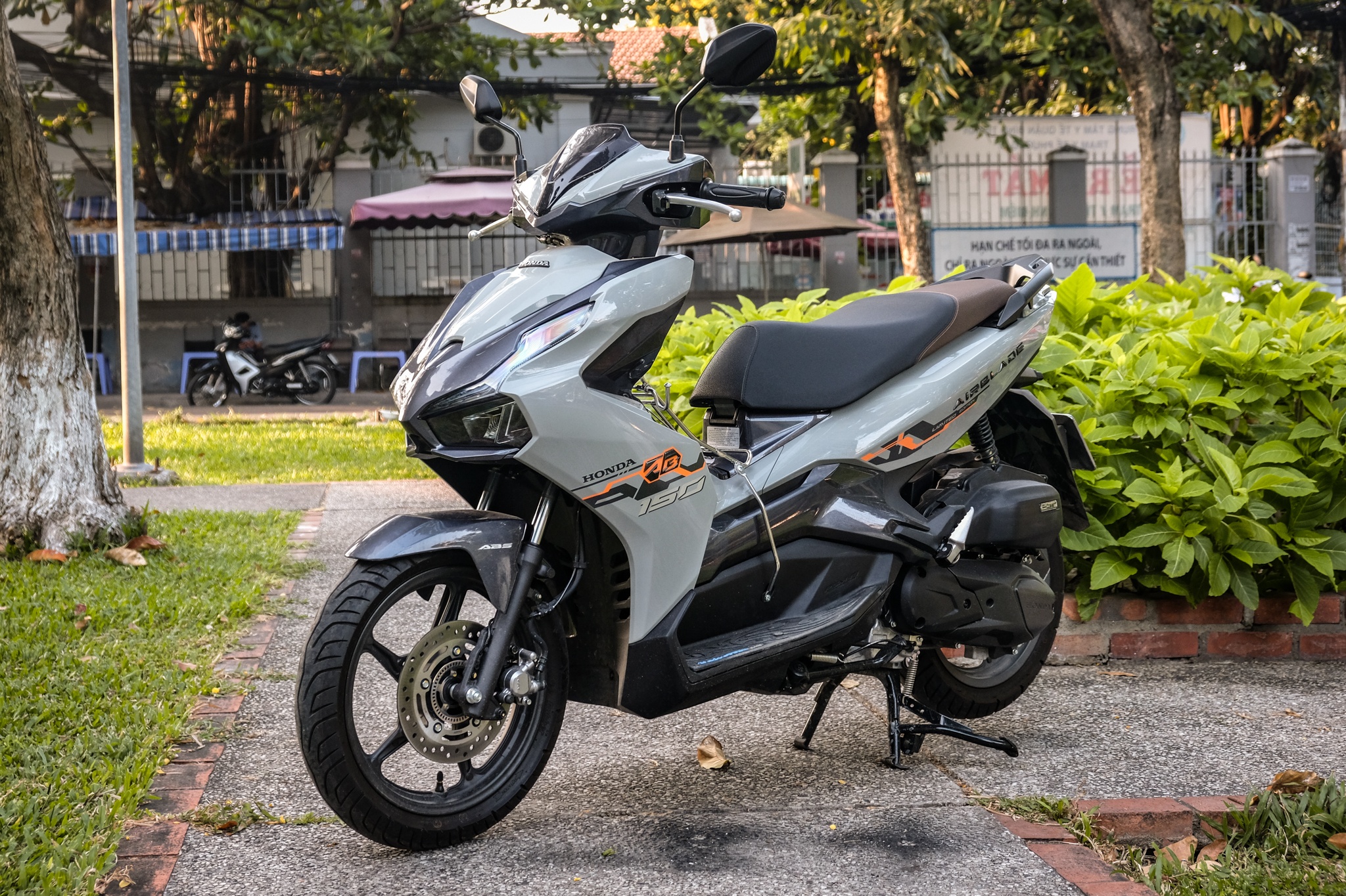 Nen mua Honda Vario 160 hay Honda Air Blade 150? anh 2