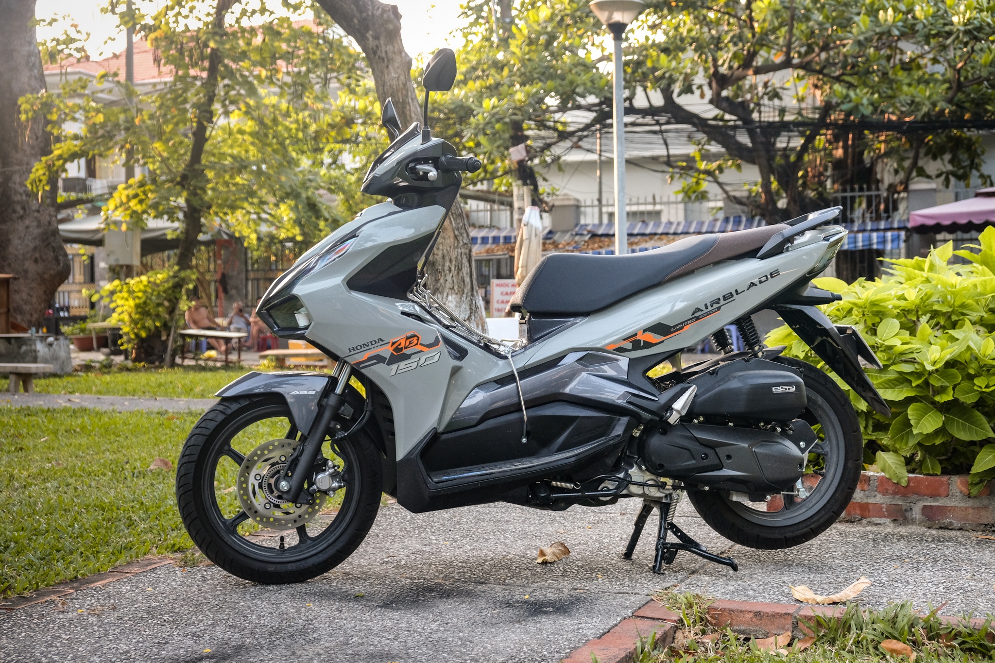 Nen mua Honda Vario 160 hay Honda Air Blade 150? anh 4