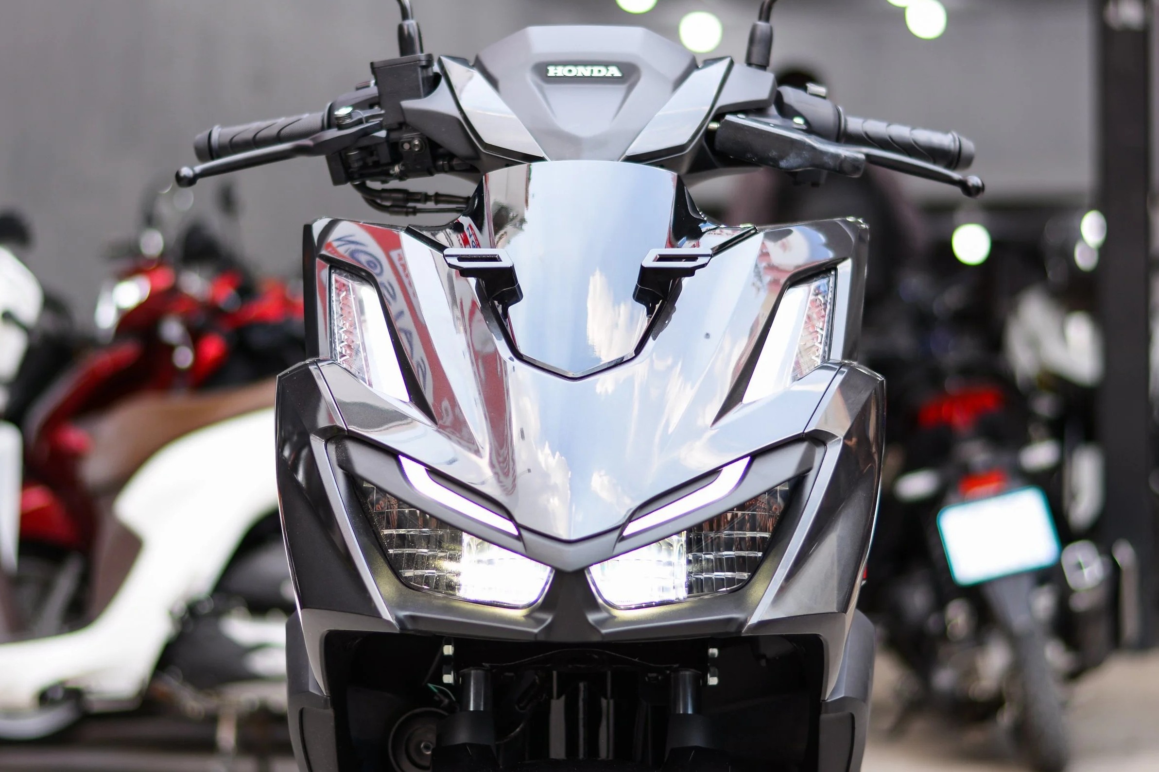 Nen mua Honda Vario 160 hay Honda Air Blade 150? anh 5