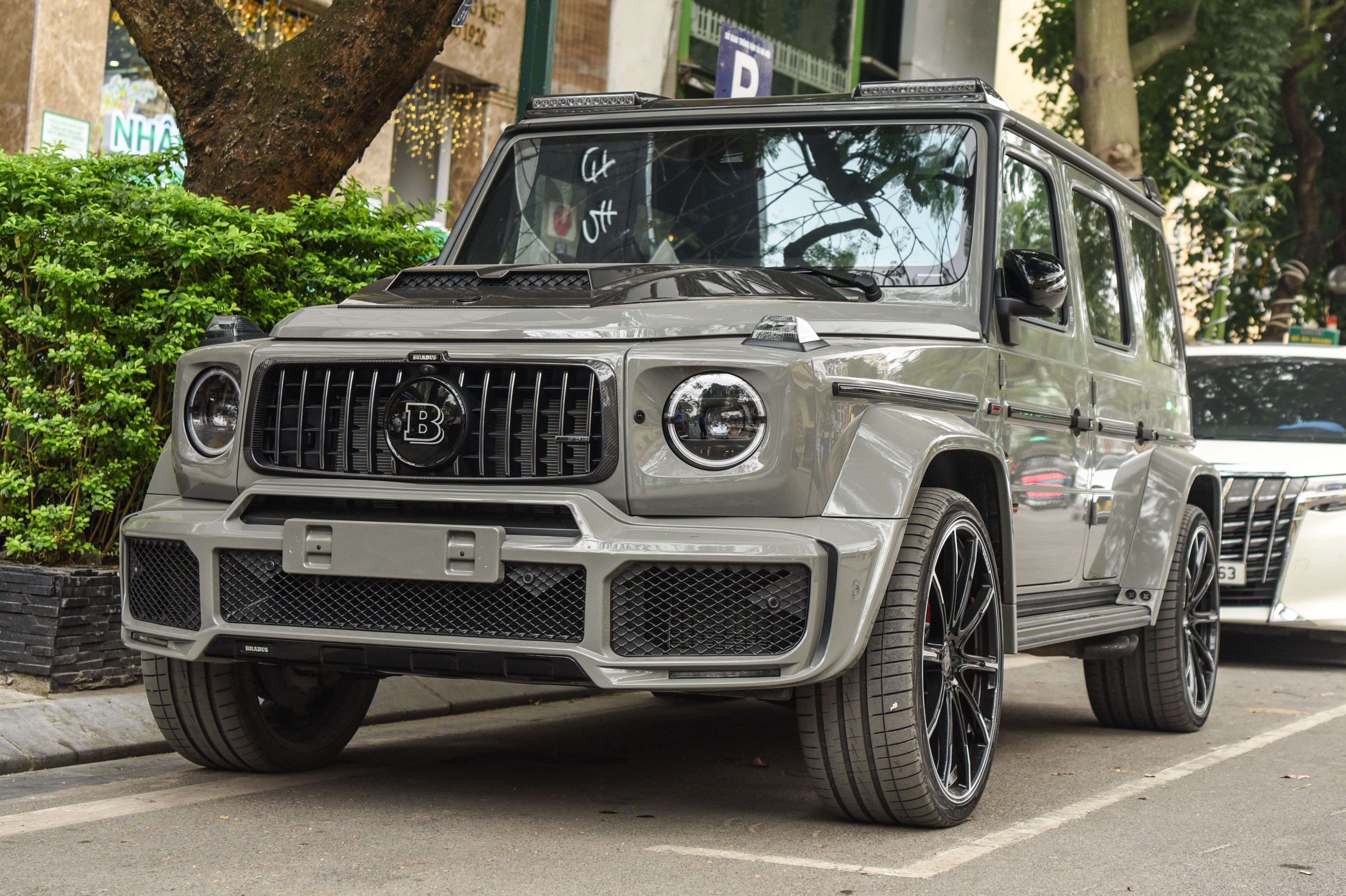 Can canh mau Brabus 800 Widestar dau tien tai Ha Noi hinh anh