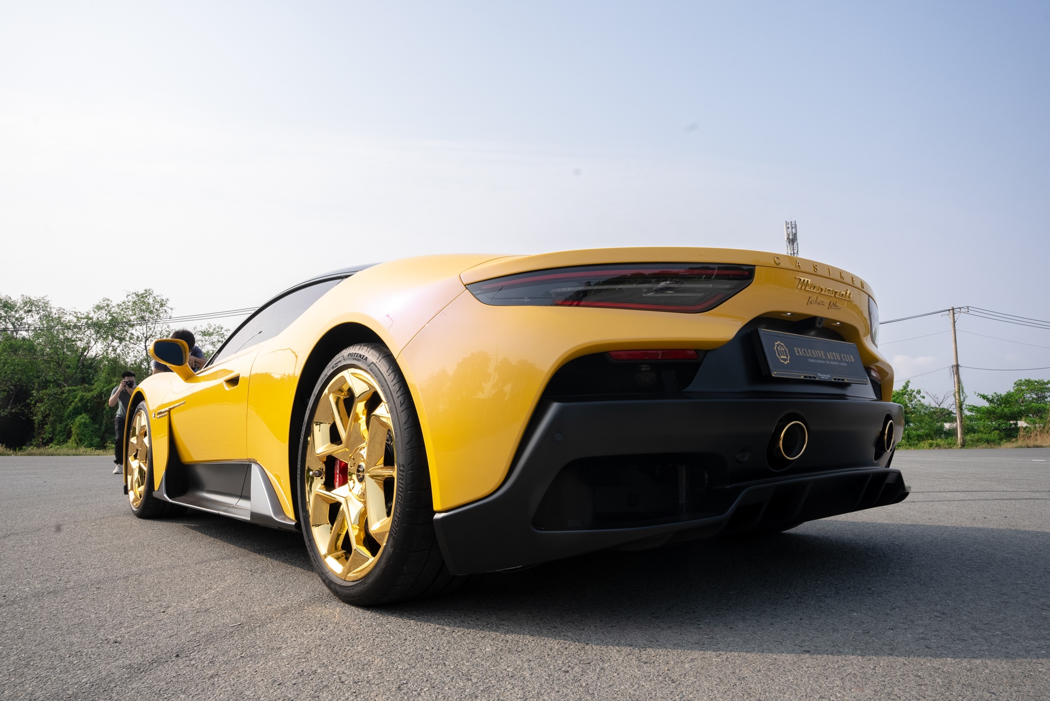 Maserati MC20 được mạ vàng độc nhất Việt Nam ảnh 10 Maserati MC20 duoc ma vang doc nhat Viet Nam anh 10