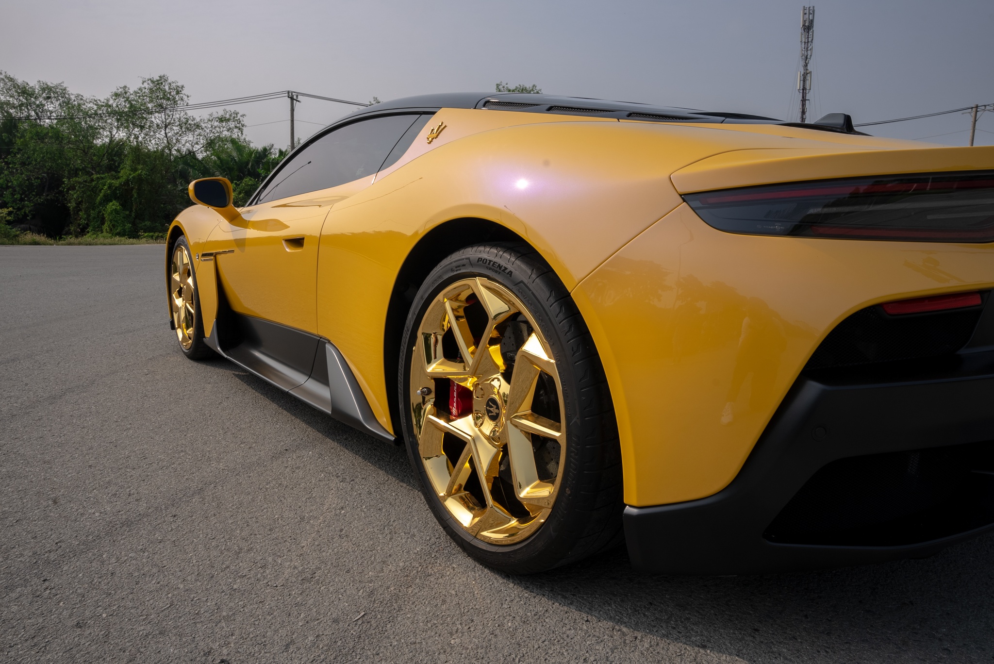 Maserati MC20 được mạ vàng độc nhất Việt Nam ảnh 8 Maserati MC20 duoc ma vang doc nhat Viet Nam anh 8