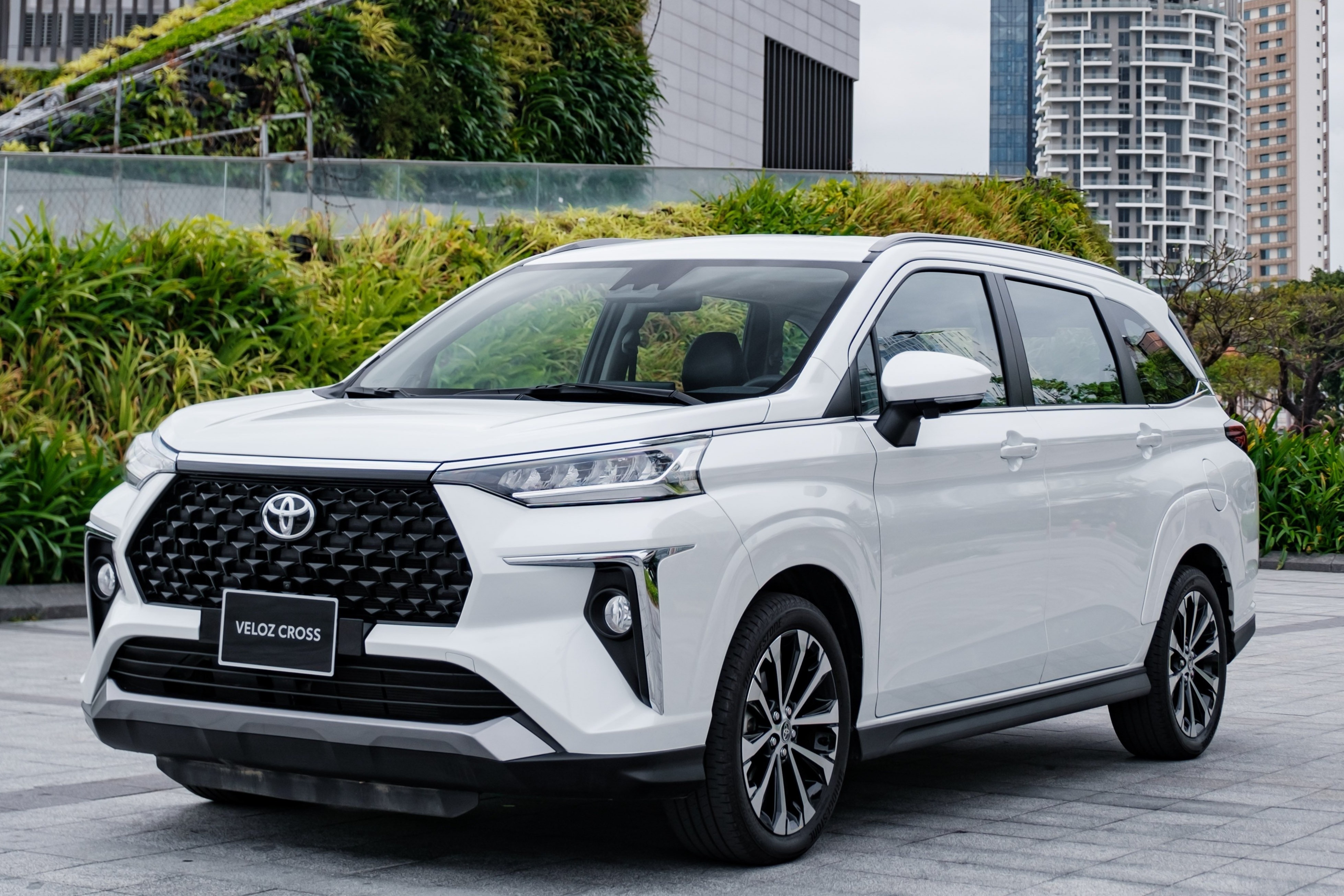 Chi tiet Toyota Veloz Cross 2022 vua ra mat, gia tu 648 trieu dong hinh anh