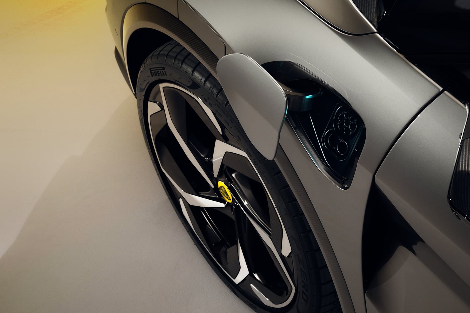 Lotus cho ra mat SUV dien dau tien,  tam hoat dong 600 km anh 9