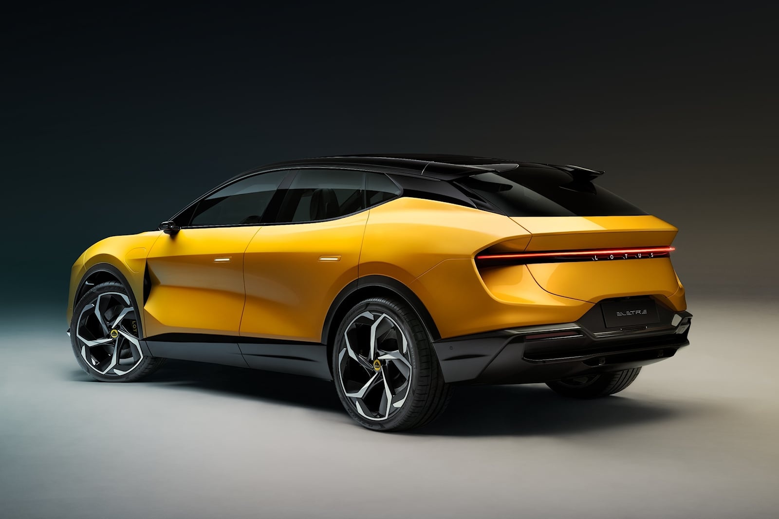 Lotus cho ra mat SUV dien dau tien,  tam hoat dong 600 km anh 8