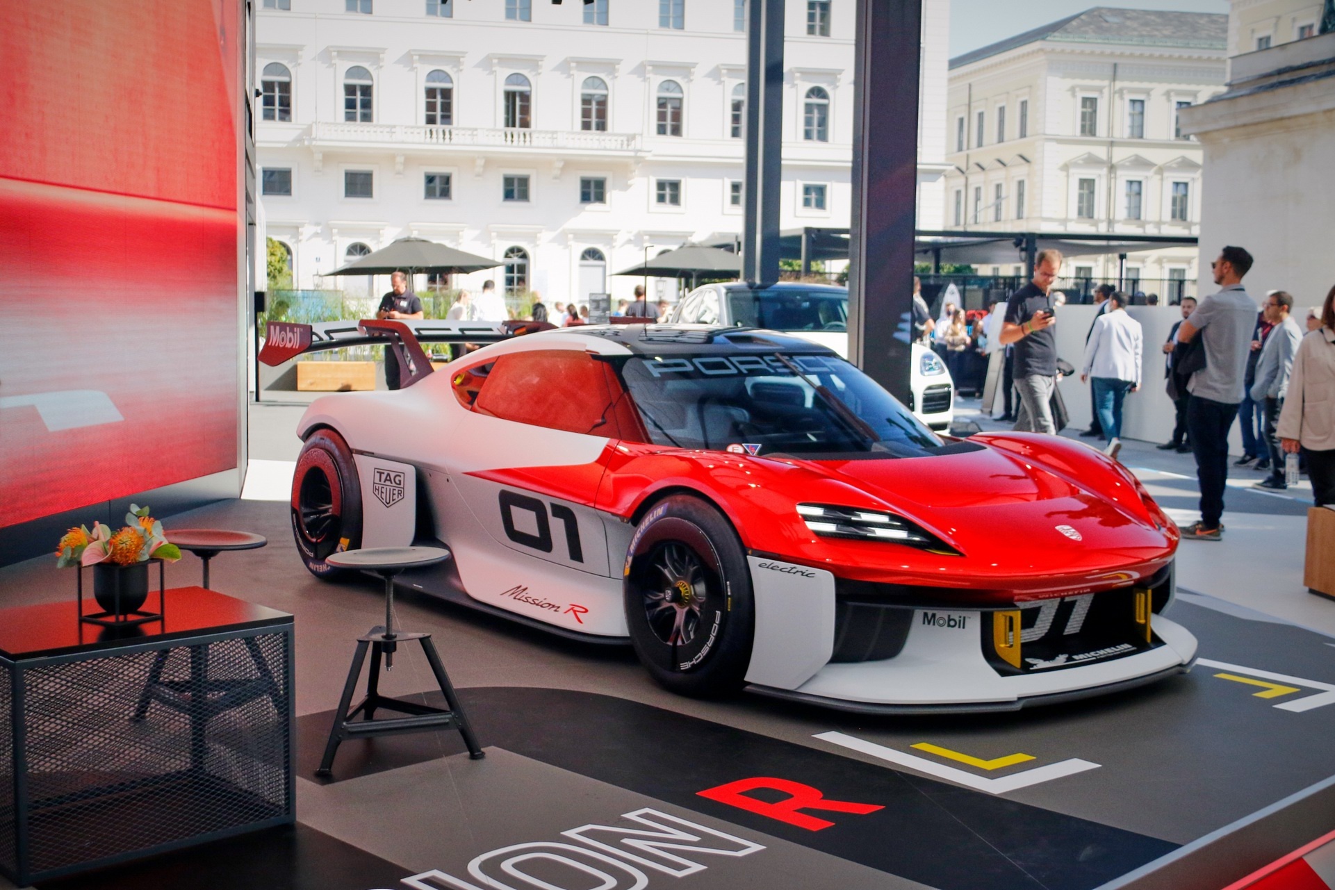 Volvo, Porsche va BMW se ngung su dung soi carbon hinh anh