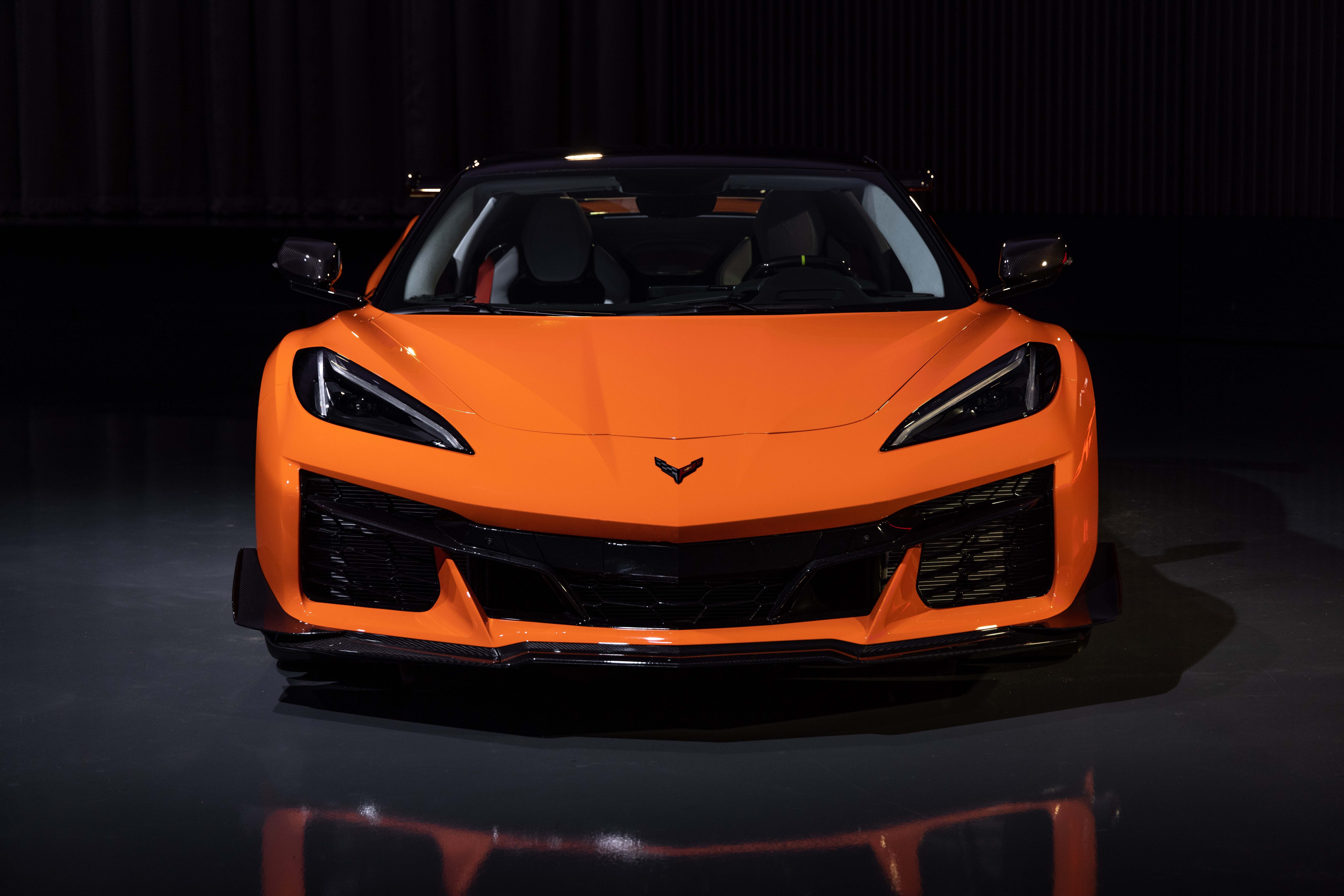 Chevrolet Corvette C8 Z06 Convertible duoc ban dau gia 1 trieu USD anh 8