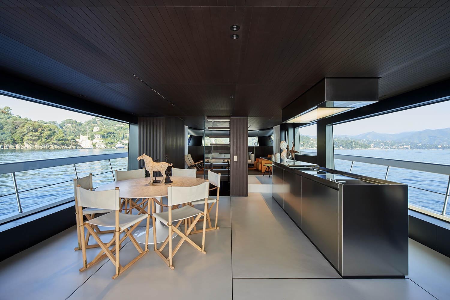 Du thuyền 5 triệu USD bốc cháy và chìm ở Tây Ban Nha ảnh 10 Du thuyen 5 trieu USD boc chay va chim o Tay Ban Nha anh 10