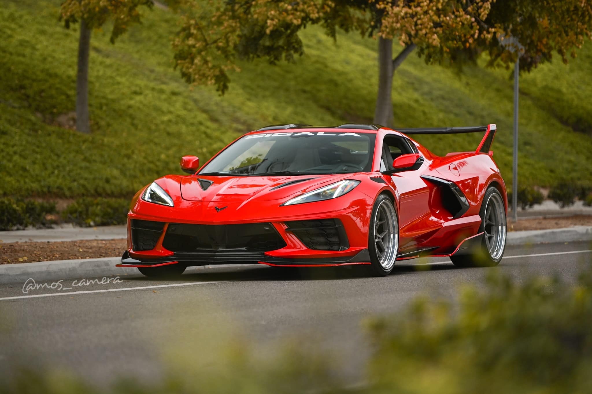 Chevrolet Corvette C8 ham ho voi ban do than rong hinh anh