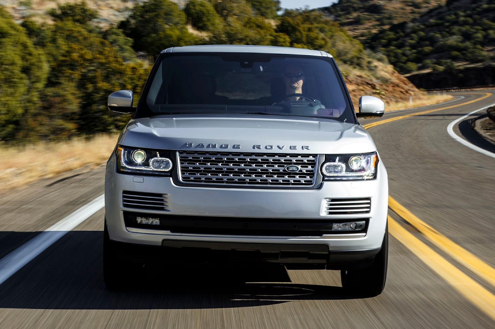 Gan 15.000 xe Range Rover bi trieu hoi vi loi day an toan hinh anh