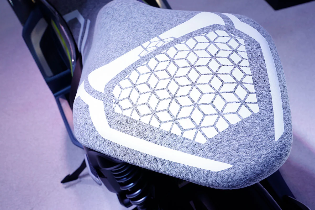 Yamaha E01 co tam hoat dong 100 km anh 8