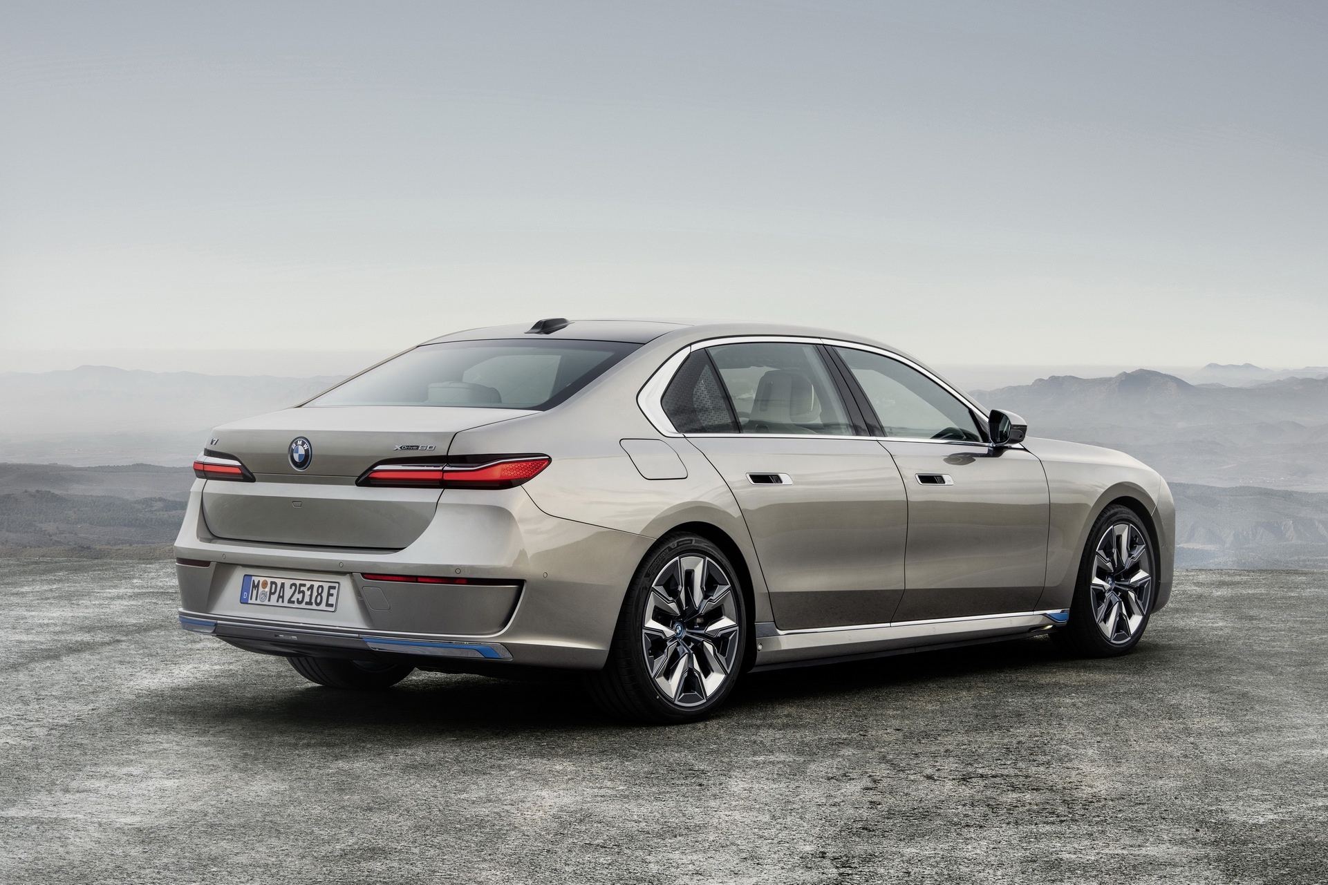 BMW 7-Series 2023 được mở bán tại Nhật Bản ảnh 7 BMW 7-Series 2023 duoc mo ban tai Nhat Ban anh 7