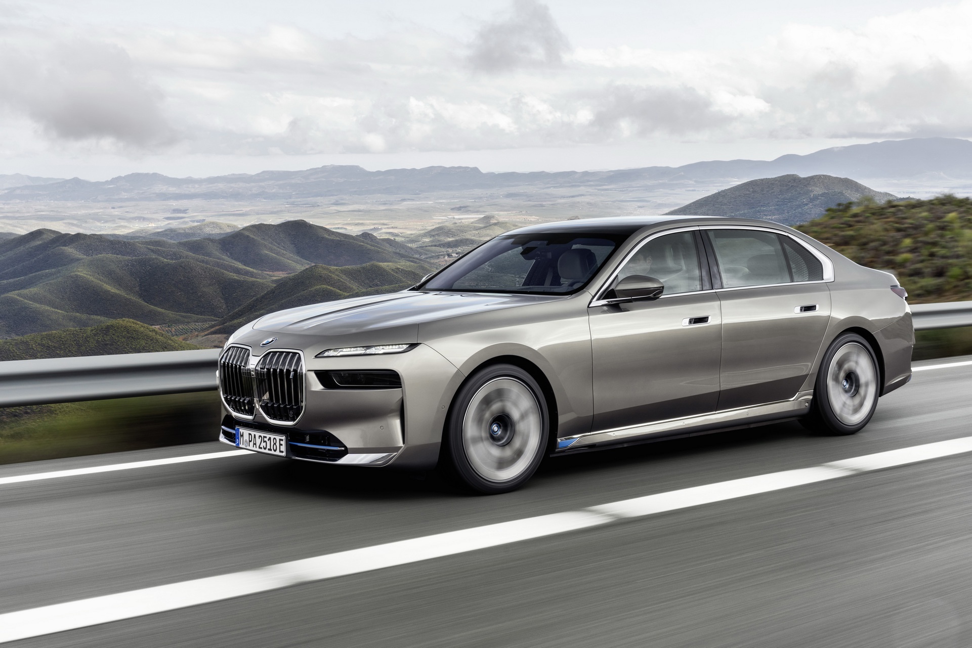 BMW 7-Series 2023 được mở bán tại Nhật Bản ảnh 6 BMW 7-Series 2023 duoc mo ban tai Nhat Ban anh 6