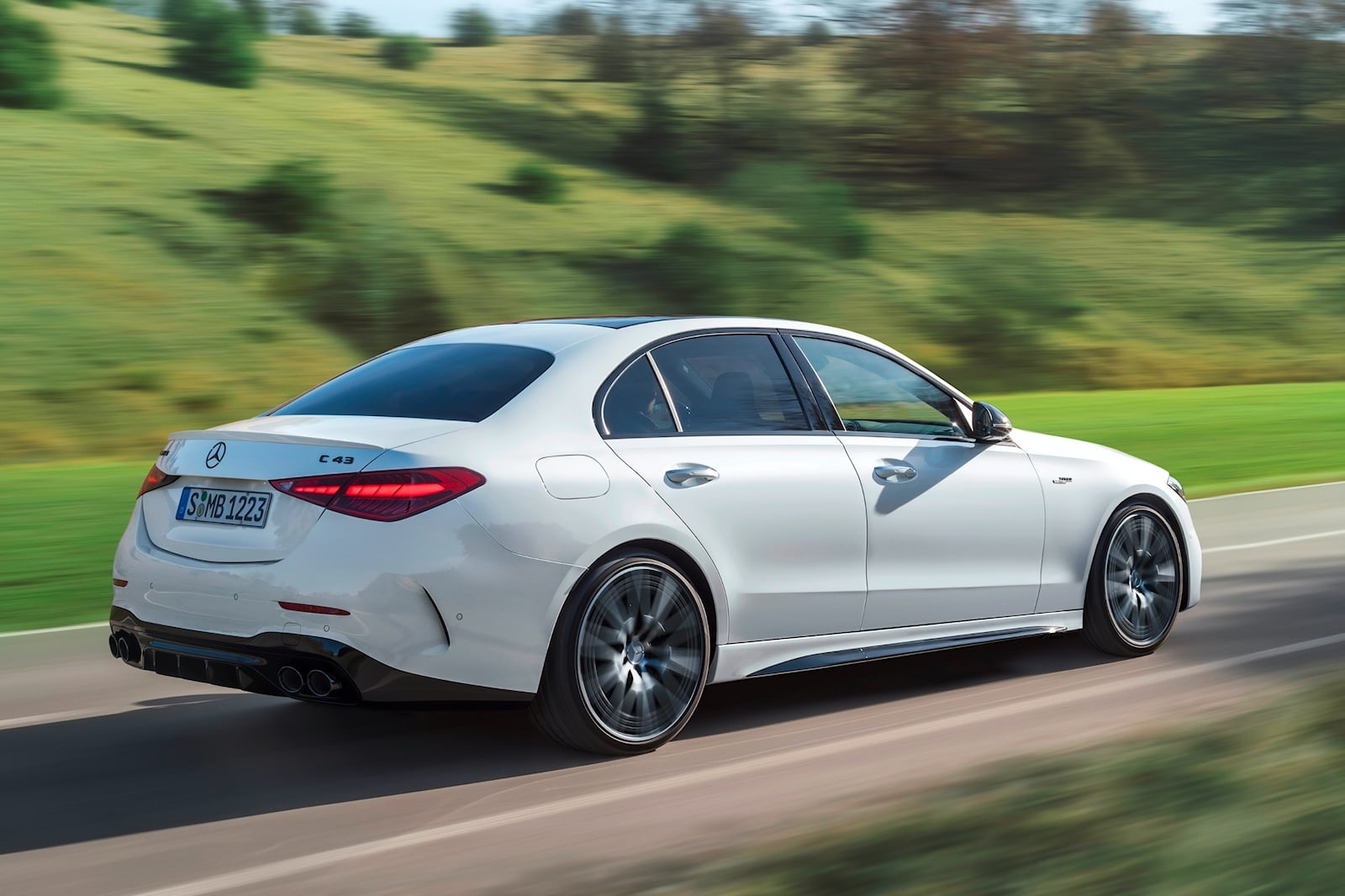 Mercedes-AMG C 43 duoc ra mat,  manh hon 400 ma luc anh 5