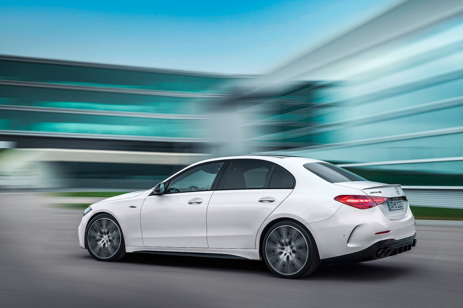 Mercedes-AMG C 43 duoc ra mat,  manh hon 400 ma luc anh 4