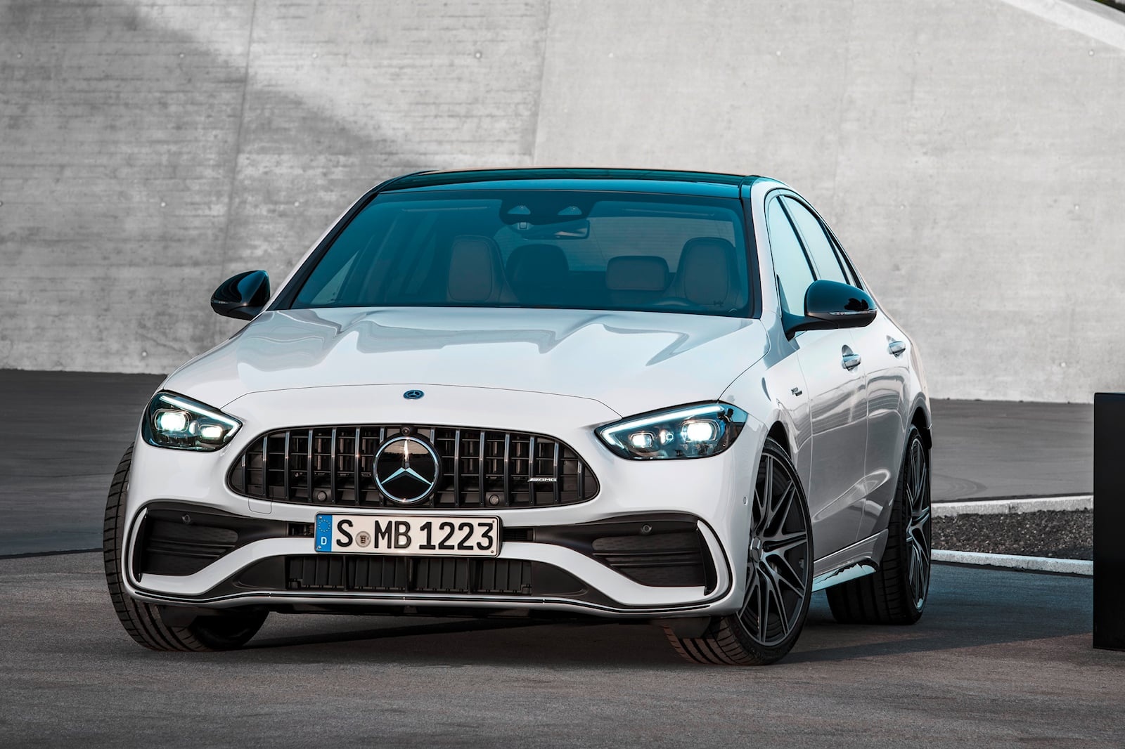 Mercedes-AMG C 43 được ra mắt, mạnh hơn 400 mã lực ảnh 7 Mercedes-AMG C 43 duoc ra mat, manh hon 400 ma luc anh 7