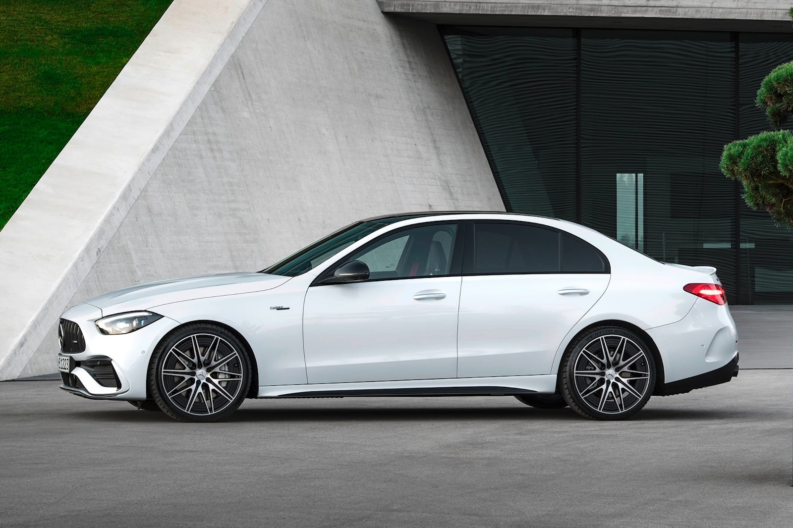 Mercedes-AMG C 43 được ra mắt, mạnh hơn 400 mã lực ảnh 8 Mercedes-AMG C 43 duoc ra mat, manh hon 400 ma luc anh 8