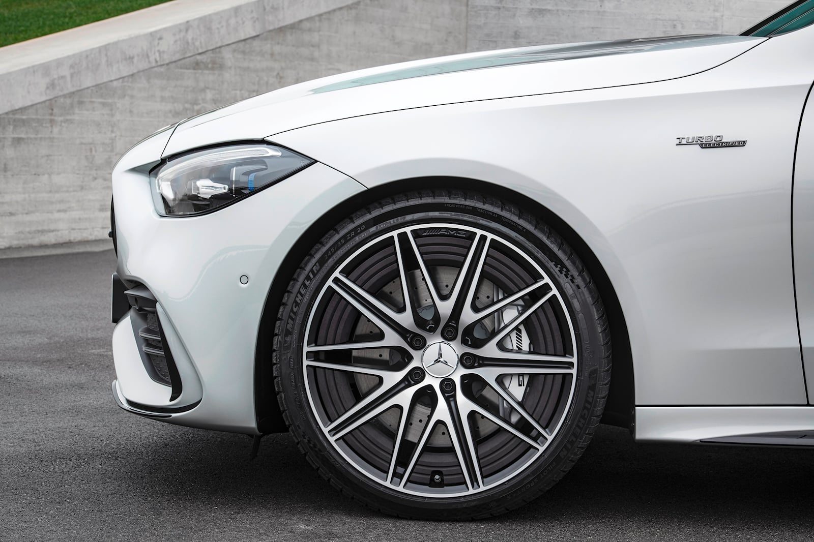 Mercedes-AMG C 43 được ra mắt, mạnh hơn 400 mã lực ảnh 10 Mercedes-AMG C 43 duoc ra mat, manh hon 400 ma luc anh 10