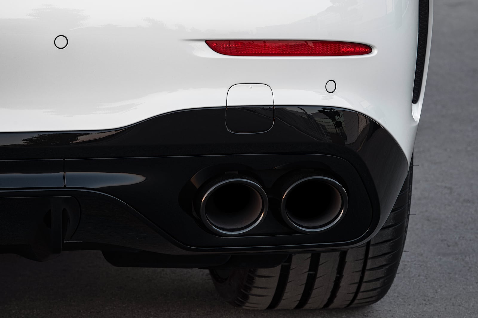 Mercedes-AMG C 43 duoc ra mat,  manh hon 400 ma luc anh 11