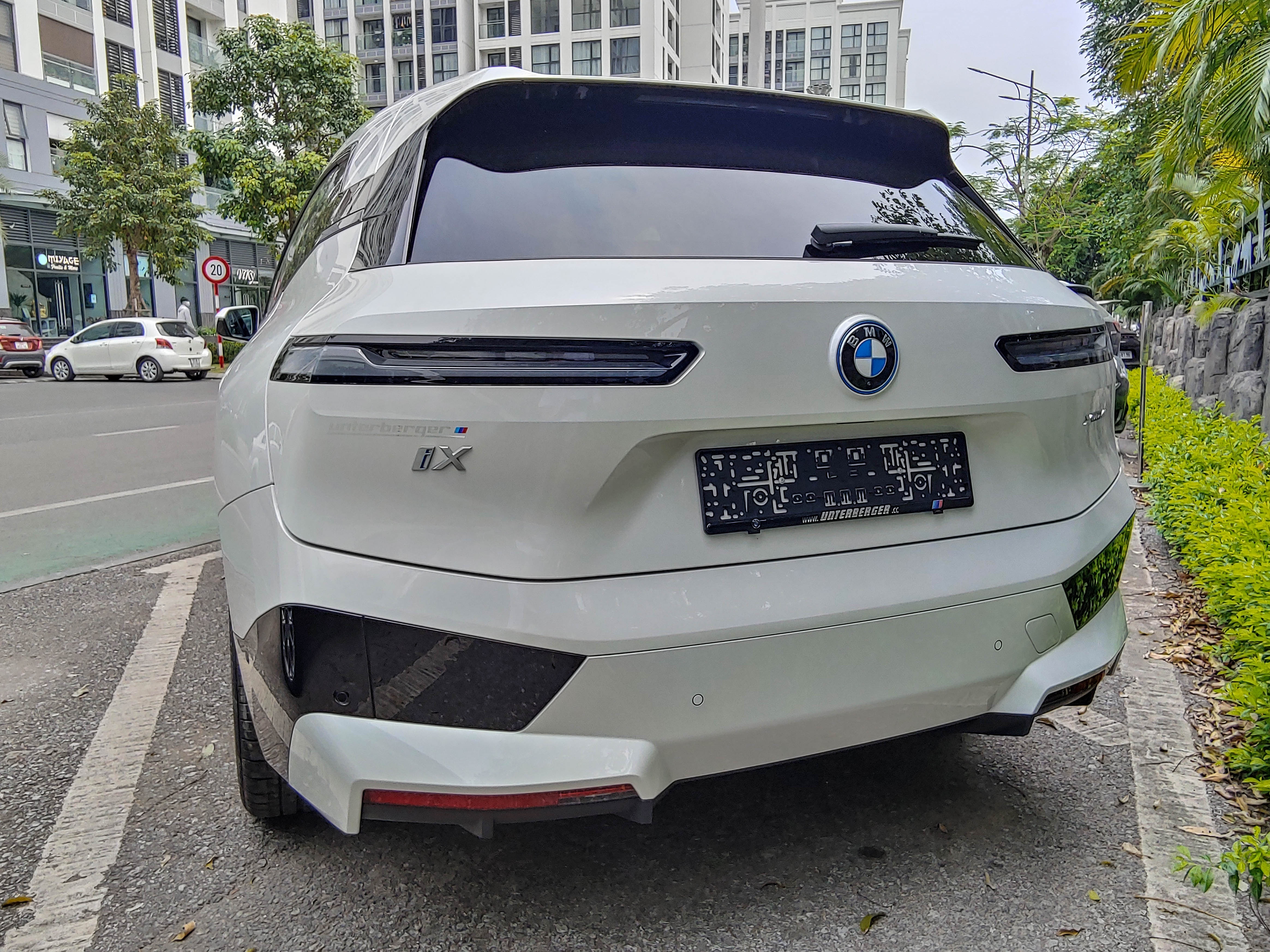 BMW iX đầu tiên về Việt Nam ảnh 2 BMW iX dau tien ve Viet Nam anh 2
