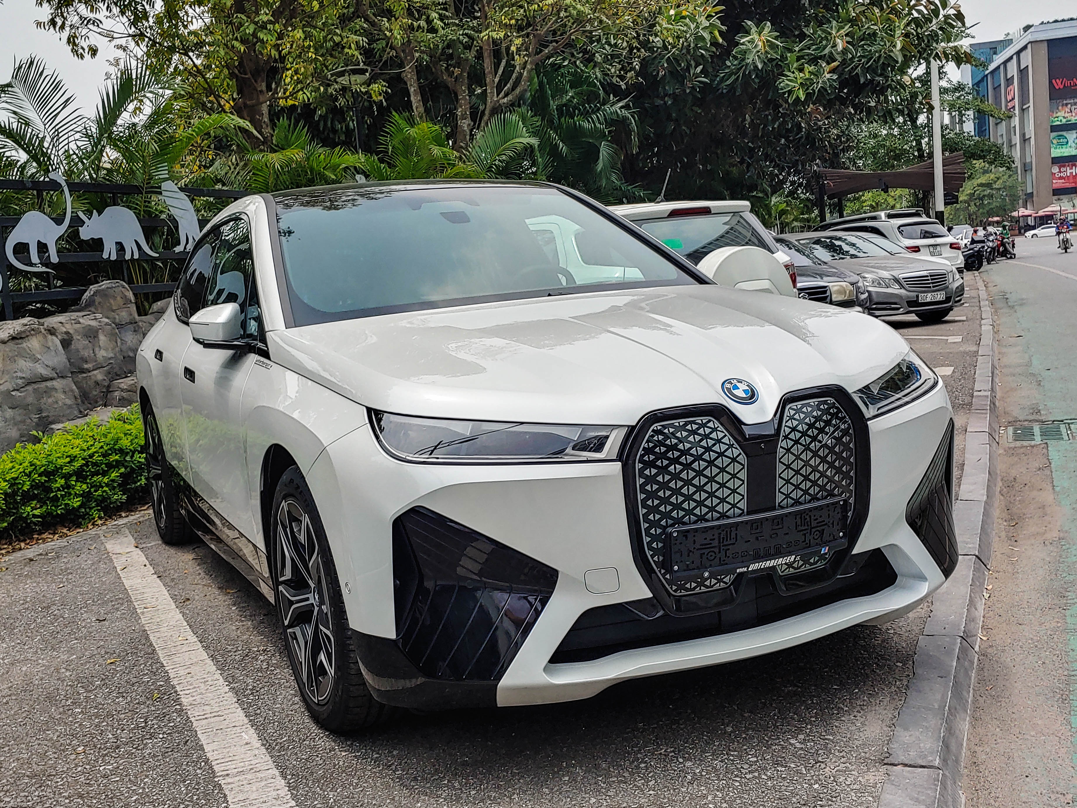 BMW iX đầu tiên về Việt Nam ảnh 1 BMW iX dau tien ve Viet Nam anh 1