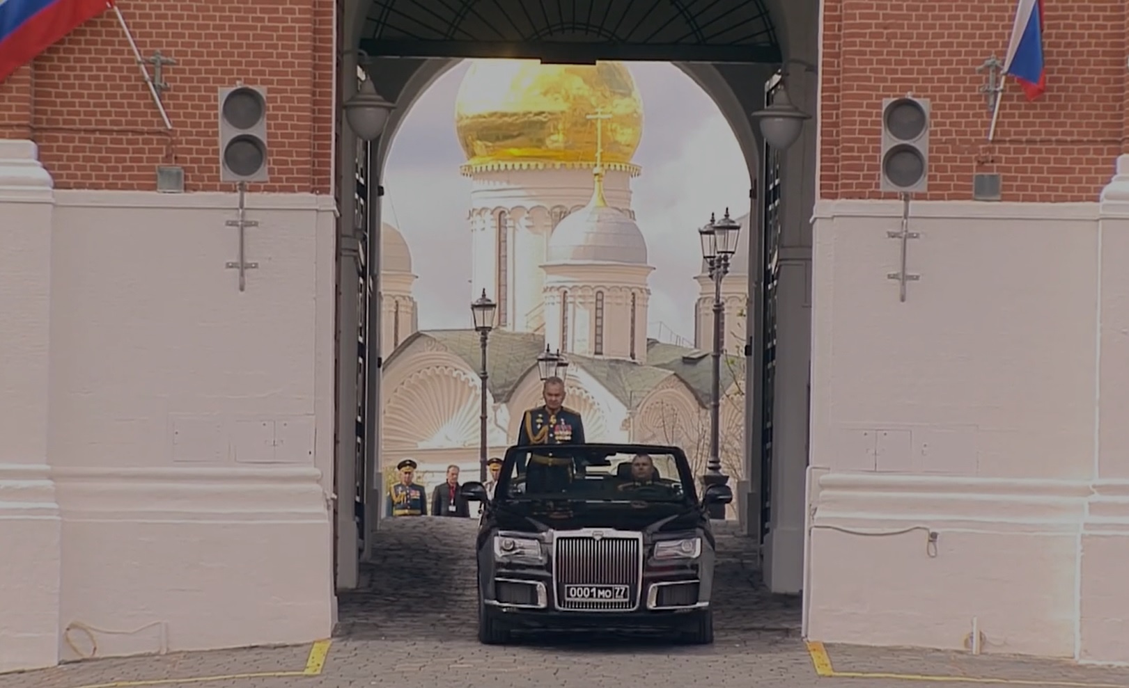 Aurus Senat mui tran xuat hien tai le dieu binh cua Nga anh 3