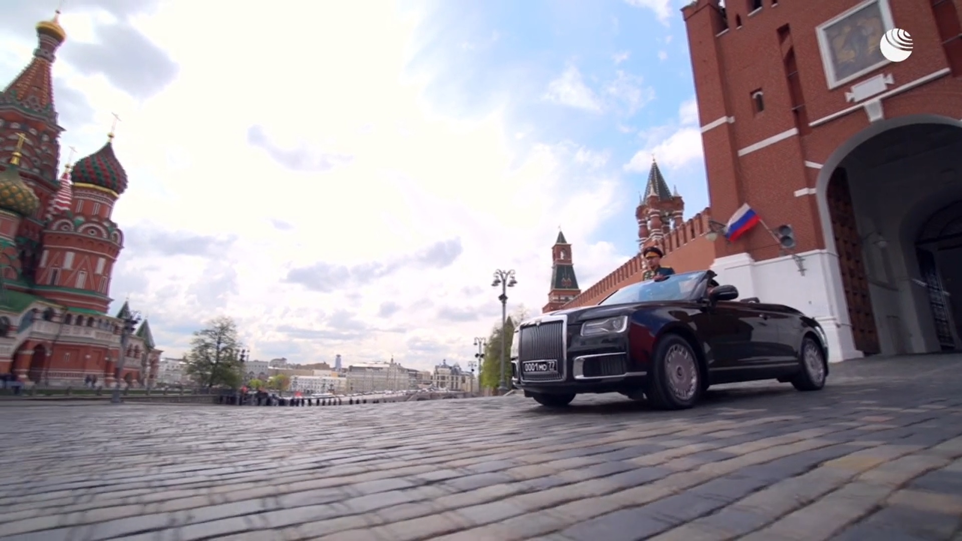 Aurus Senat mui tran xuat hien tai le dieu binh cua Nga anh 4