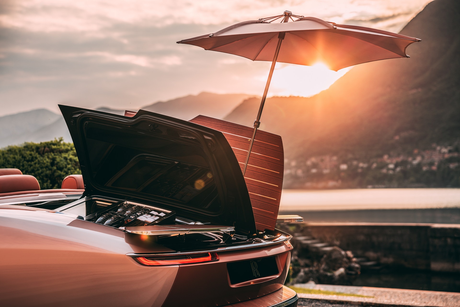 Chiec Rolls-Royce Boat Tail thu hai duoc gioi thieu anh 15