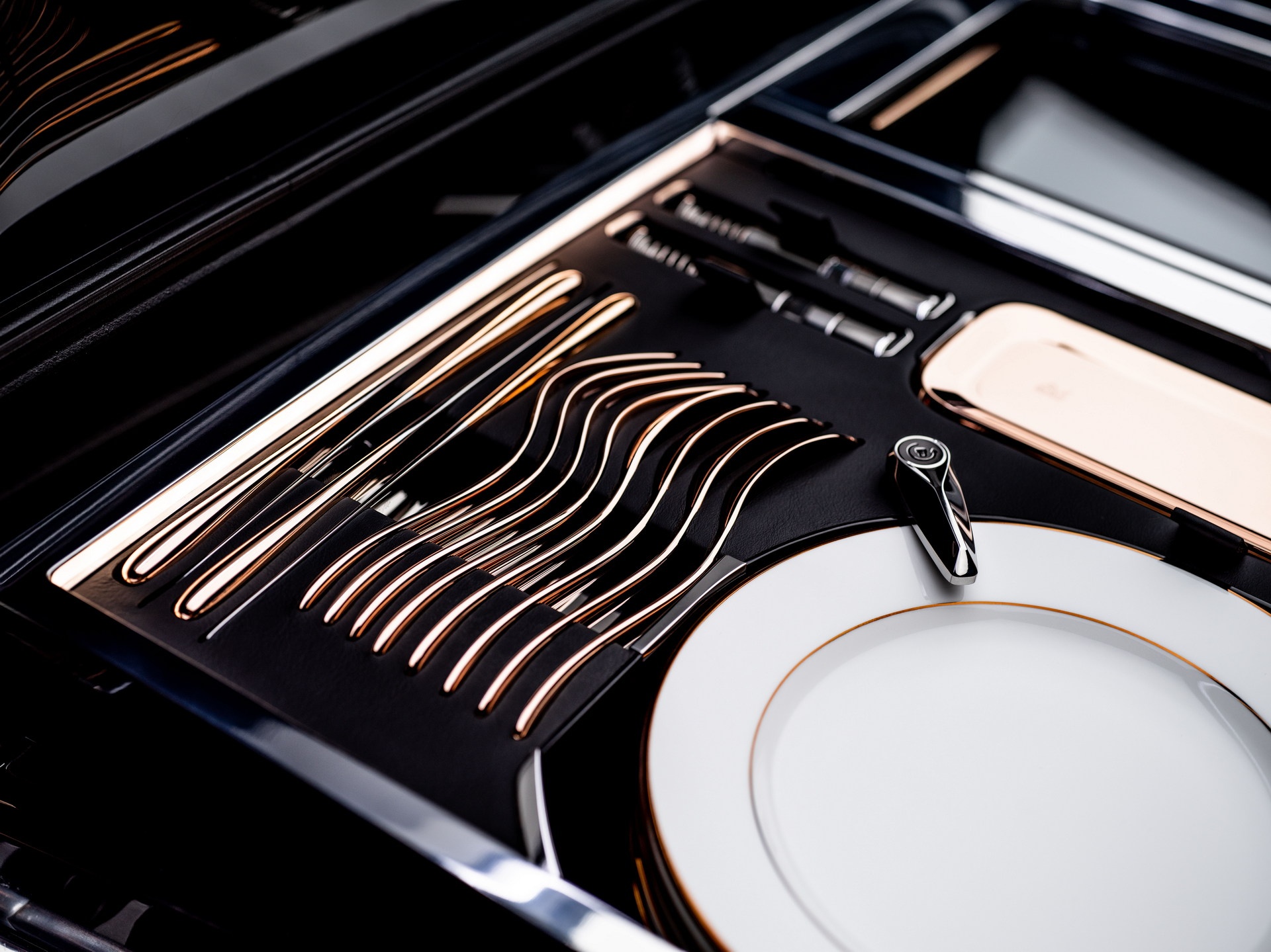 Chiếc Rolls-Royce Boat Tail thứ hai được giới thiệu ảnh 19 Chiec Rolls-Royce Boat Tail thu hai duoc gioi thieu anh 19