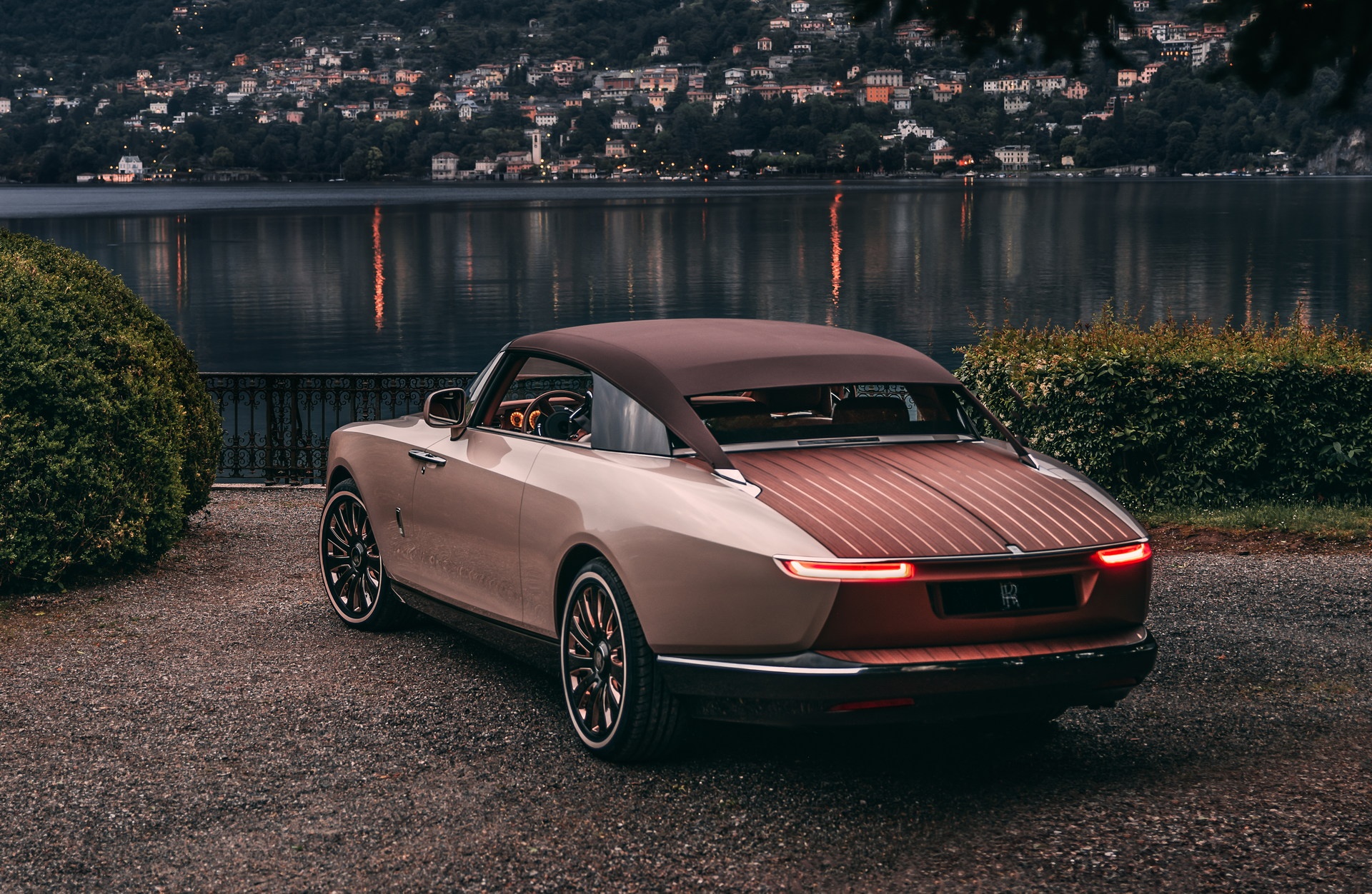 Chiếc Rolls-Royce Boat Tail thứ hai được giới thiệu ảnh 5 Chiec Rolls-Royce Boat Tail thu hai duoc gioi thieu anh 5