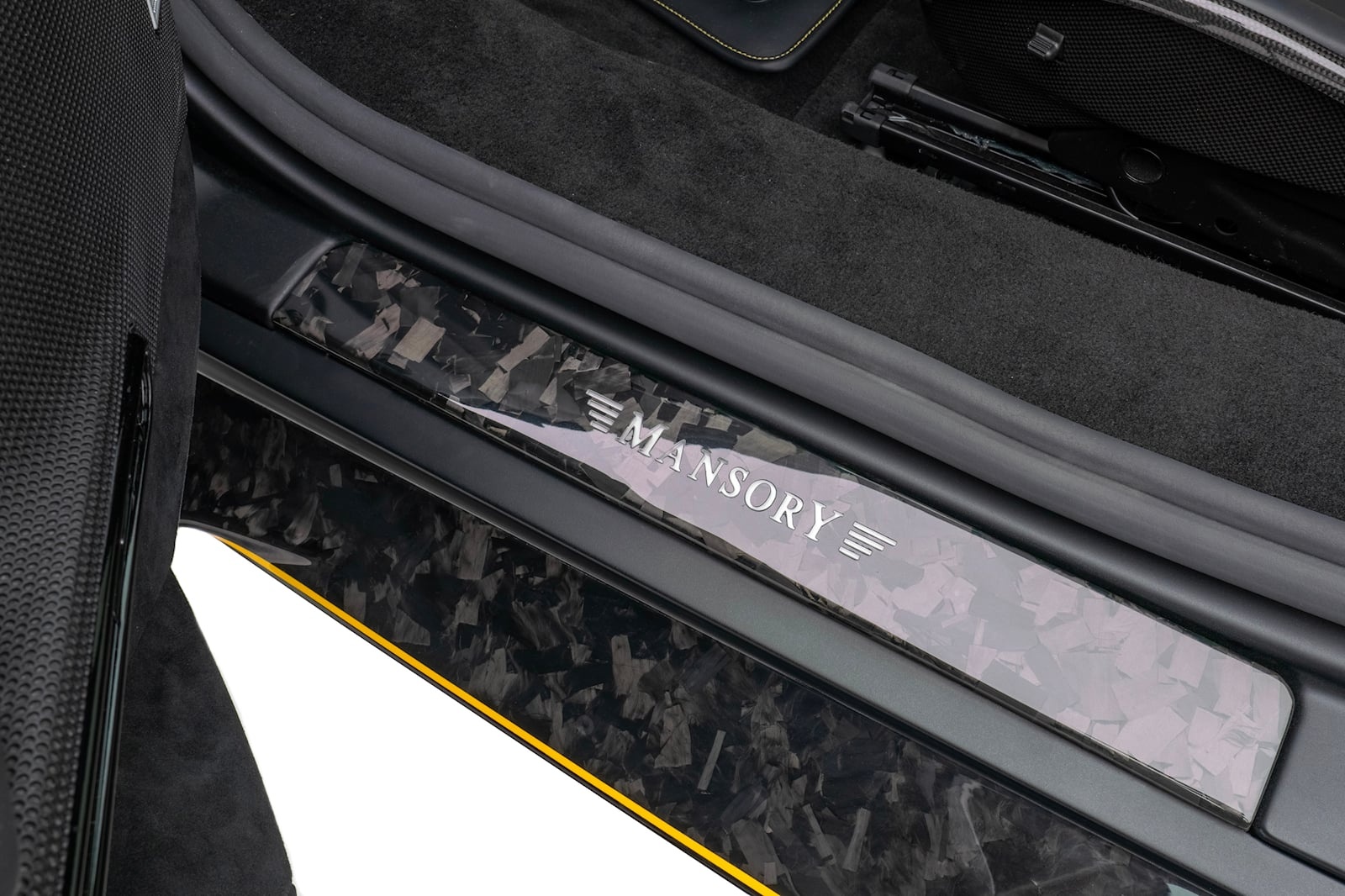 Bản độ Ferrari SF90 của Mansory mạnh 1.100 mã lực ảnh 14 Ban do Ferrari SF90 cua Mansory manh 1.100 ma luc anh 14