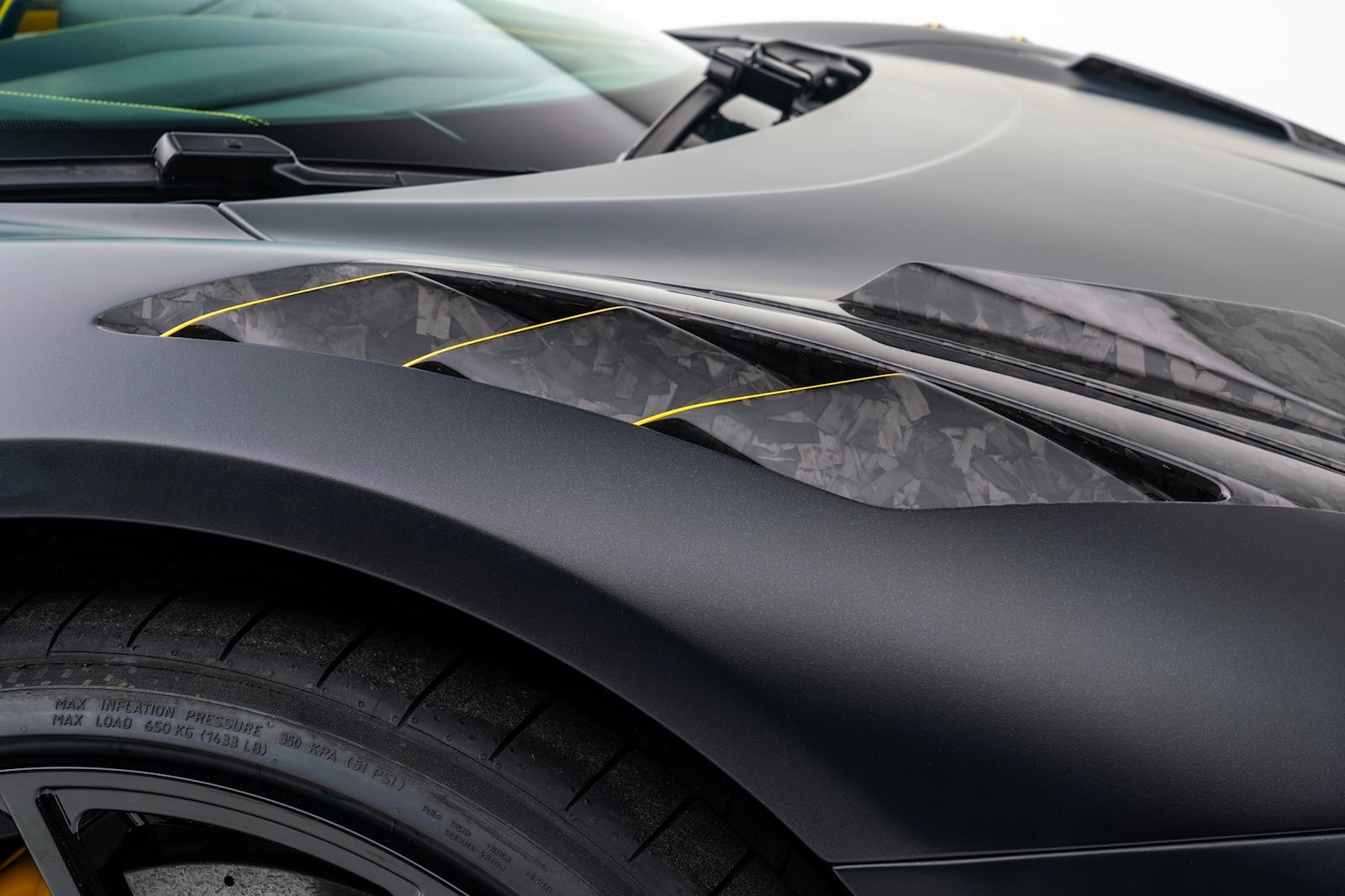 Bản độ Ferrari SF90 của Mansory mạnh 1.100 mã lực ảnh 15 Ban do Ferrari SF90 cua Mansory manh 1.100 ma luc anh 15