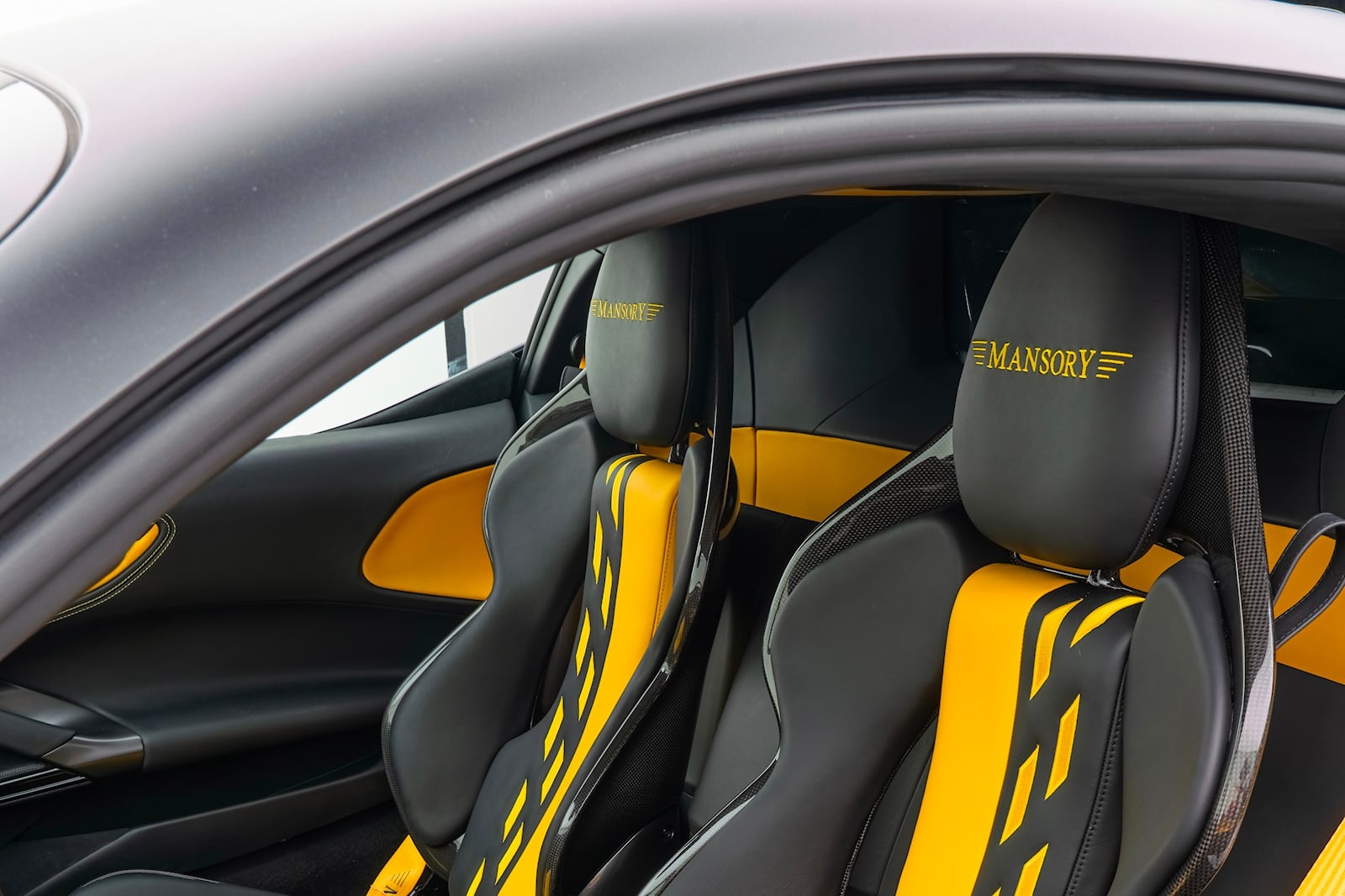 Bản độ Ferrari SF90 của Mansory mạnh 1.100 mã lực ảnh 13 Ban do Ferrari SF90 cua Mansory manh 1.100 ma luc anh 13