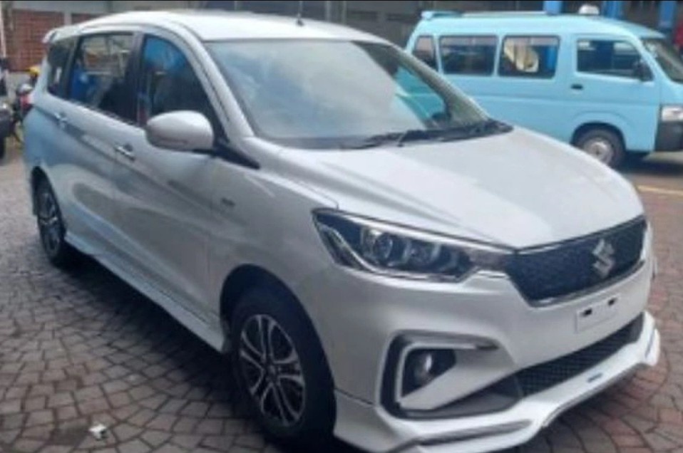 Suzuki Ertiga ban Hybrid 2022 lo dien truoc ngay ra mat hinh anh