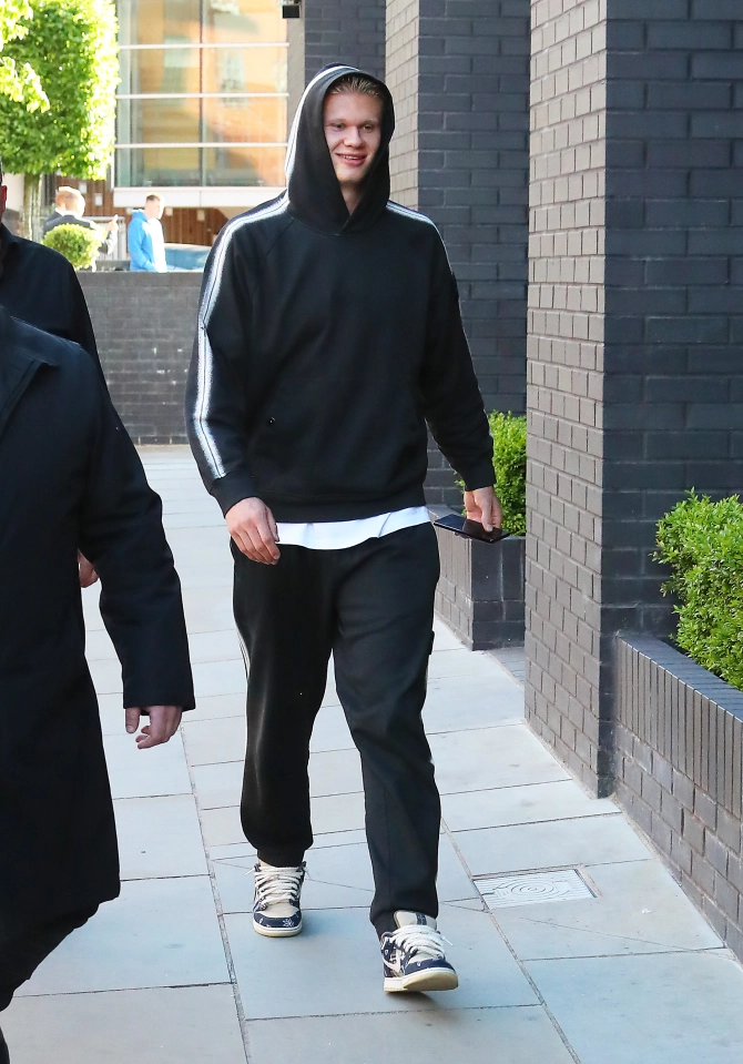 Erling Haaland den Manchester bang chuyen co anh 3