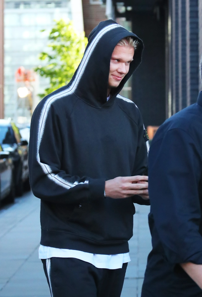 Erling Haaland den Manchester bang chuyen co anh 1