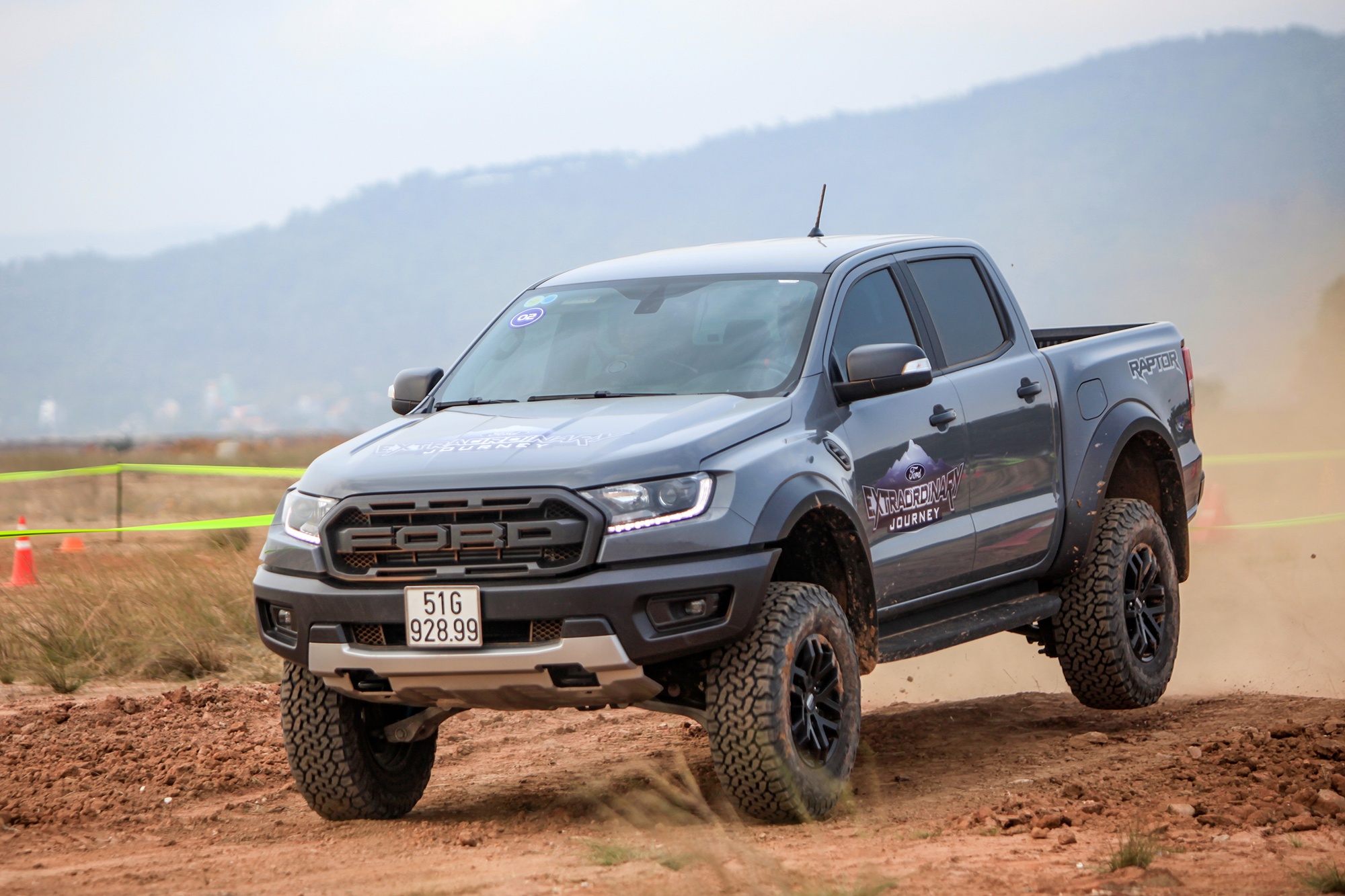 Ford Ranger Raptor doi cu co gia cao hon xe moi tai dai ly hinh anh