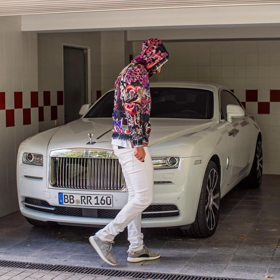 Dan xe cua cau thu Real Madrid vuot troi hon Liverpool anh 3