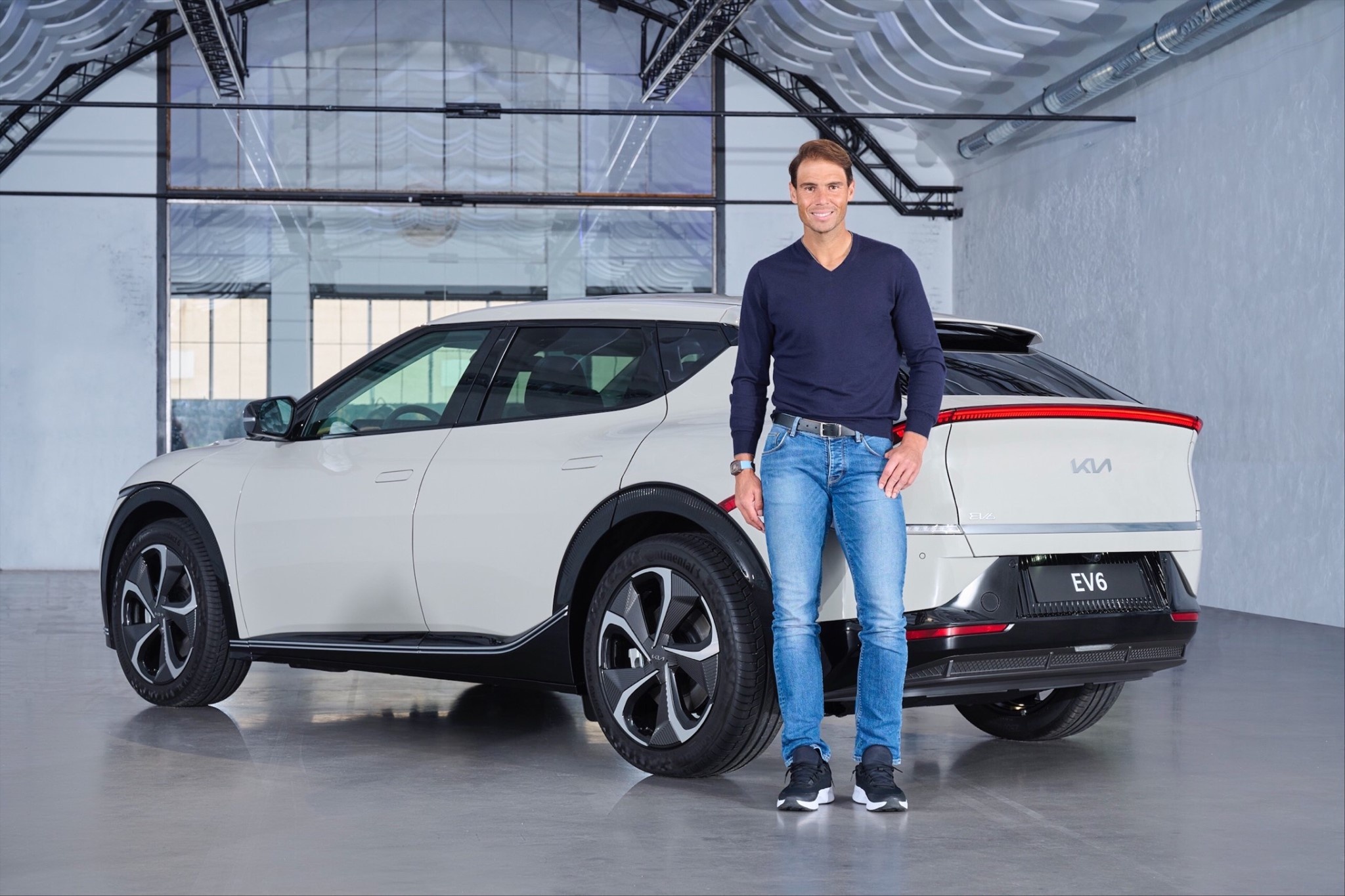 Rafael Nadal co niem dam me voi sieu xe,  du thuyen anh 1