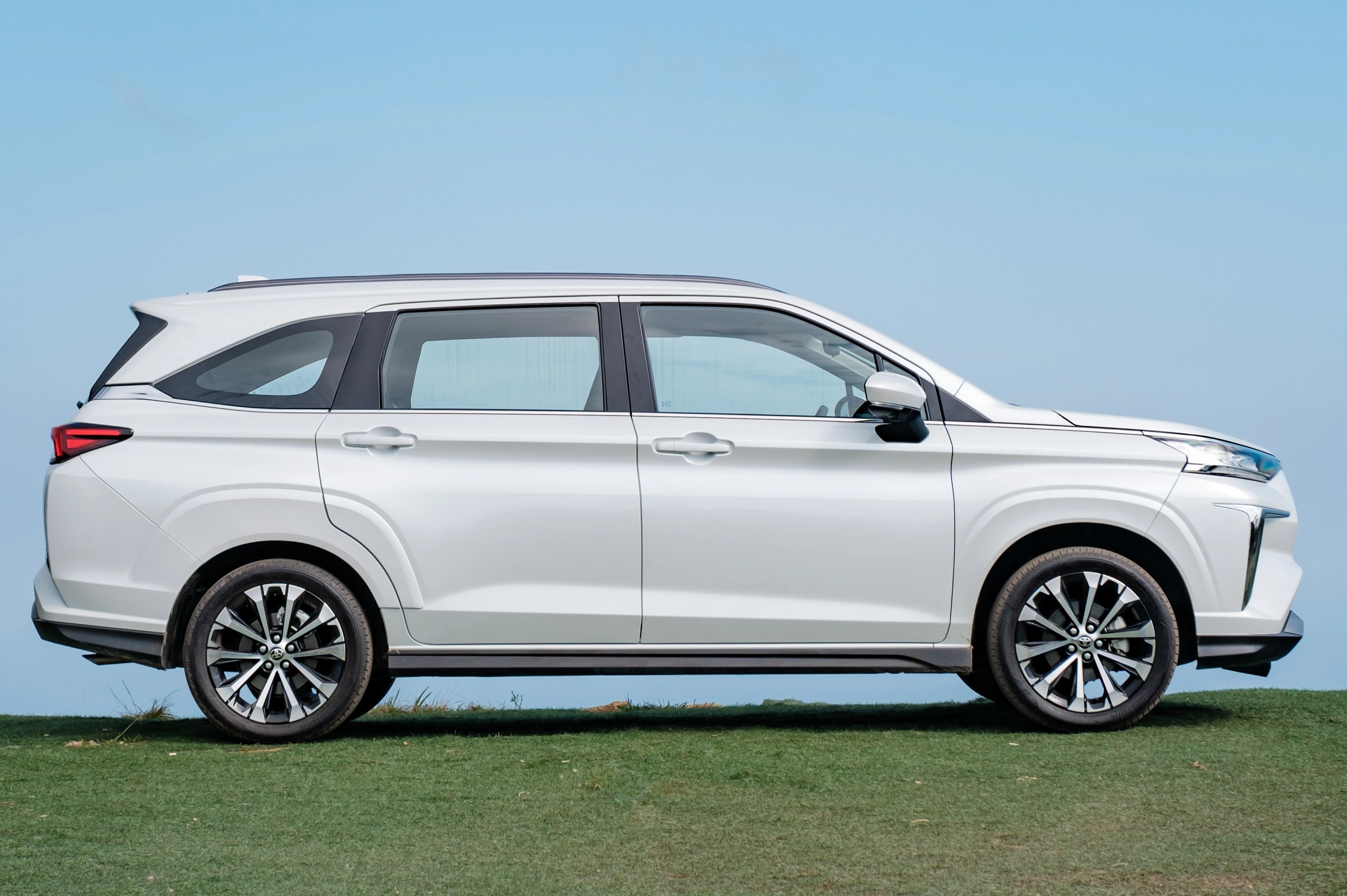 So sánh Toyota Veloz Cross 2022 và Mitsubishi Xpander 2022 ảnh 12 So sanh Toyota Veloz Cross 2022 va Mitsubishi Xpander 2022 anh 12