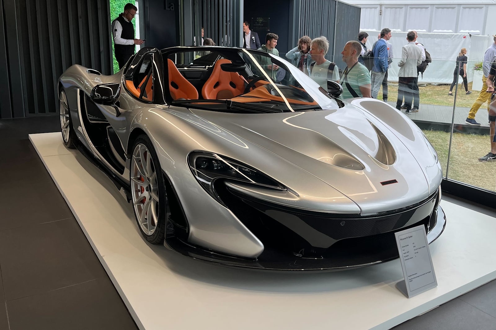 McLaren P1 Spider dau tien duoc ra mat anh 1